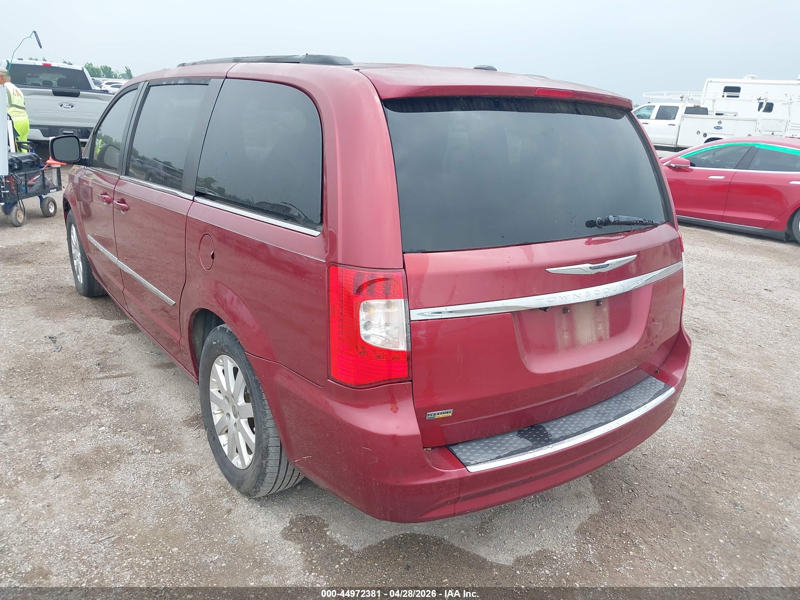 2014 Chrysler Town & Country Touring Red vin: 2C4RC1BG0ER433846
