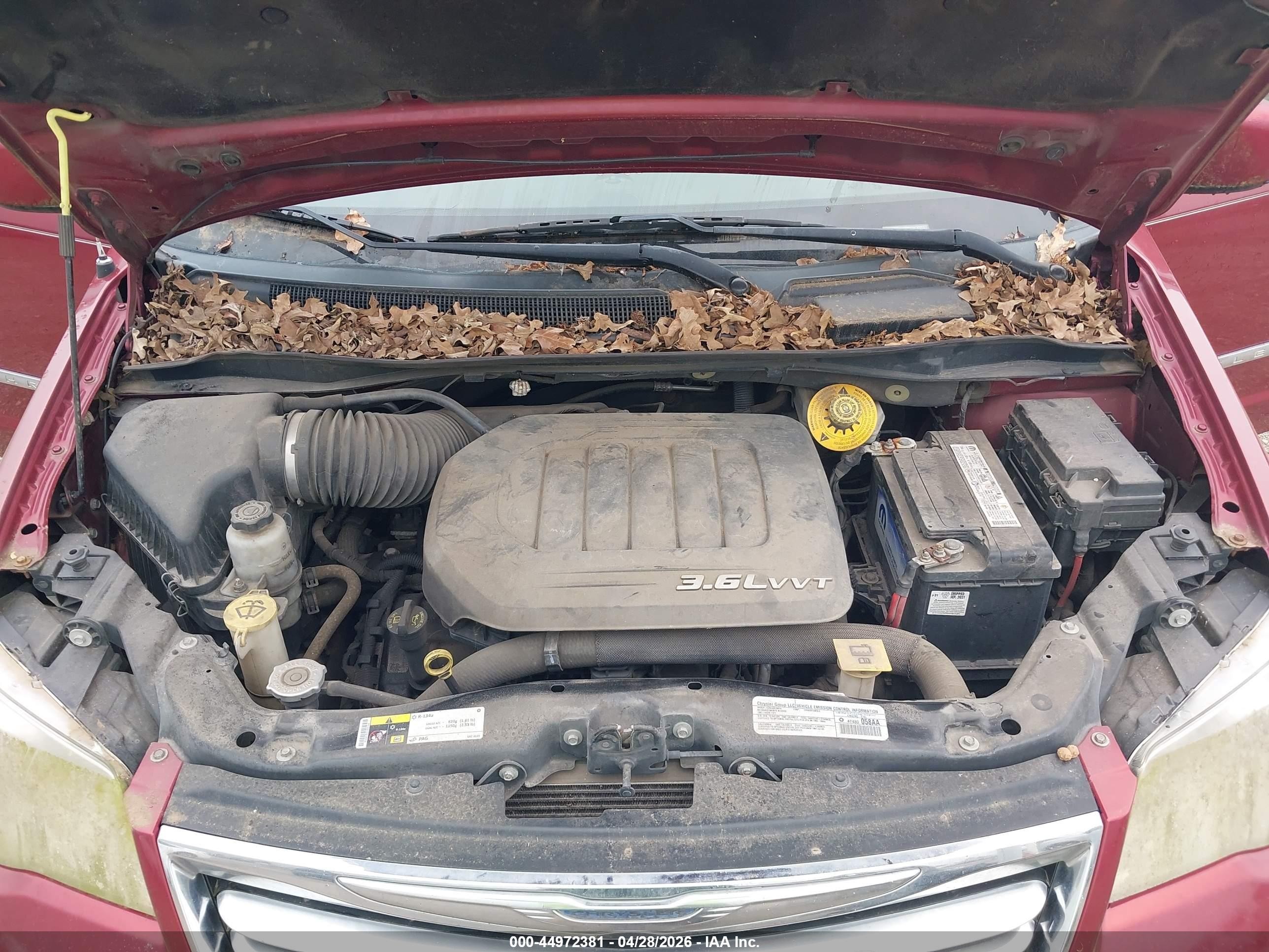 2014 Chrysler Town & Country Touring Red vin: 2C4RC1BG0ER433846