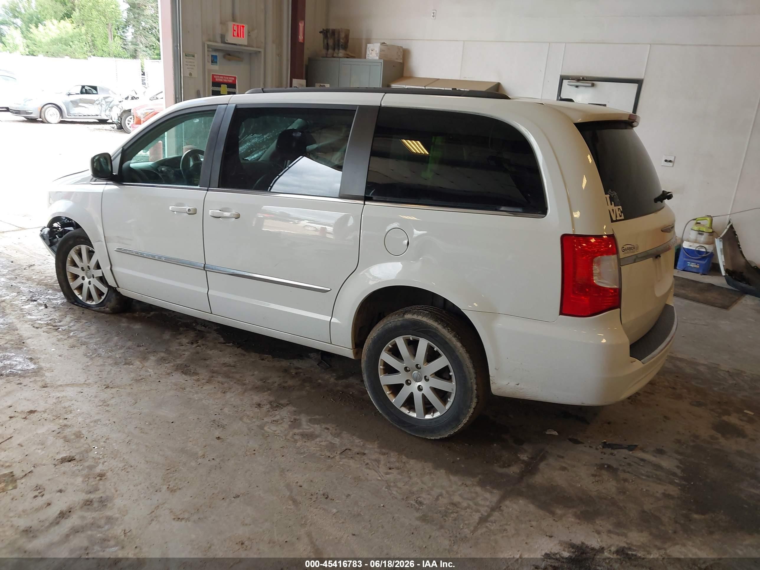 2014 Chrysler Town & Country Touring White vin: 2C4RC1BG0ER442661