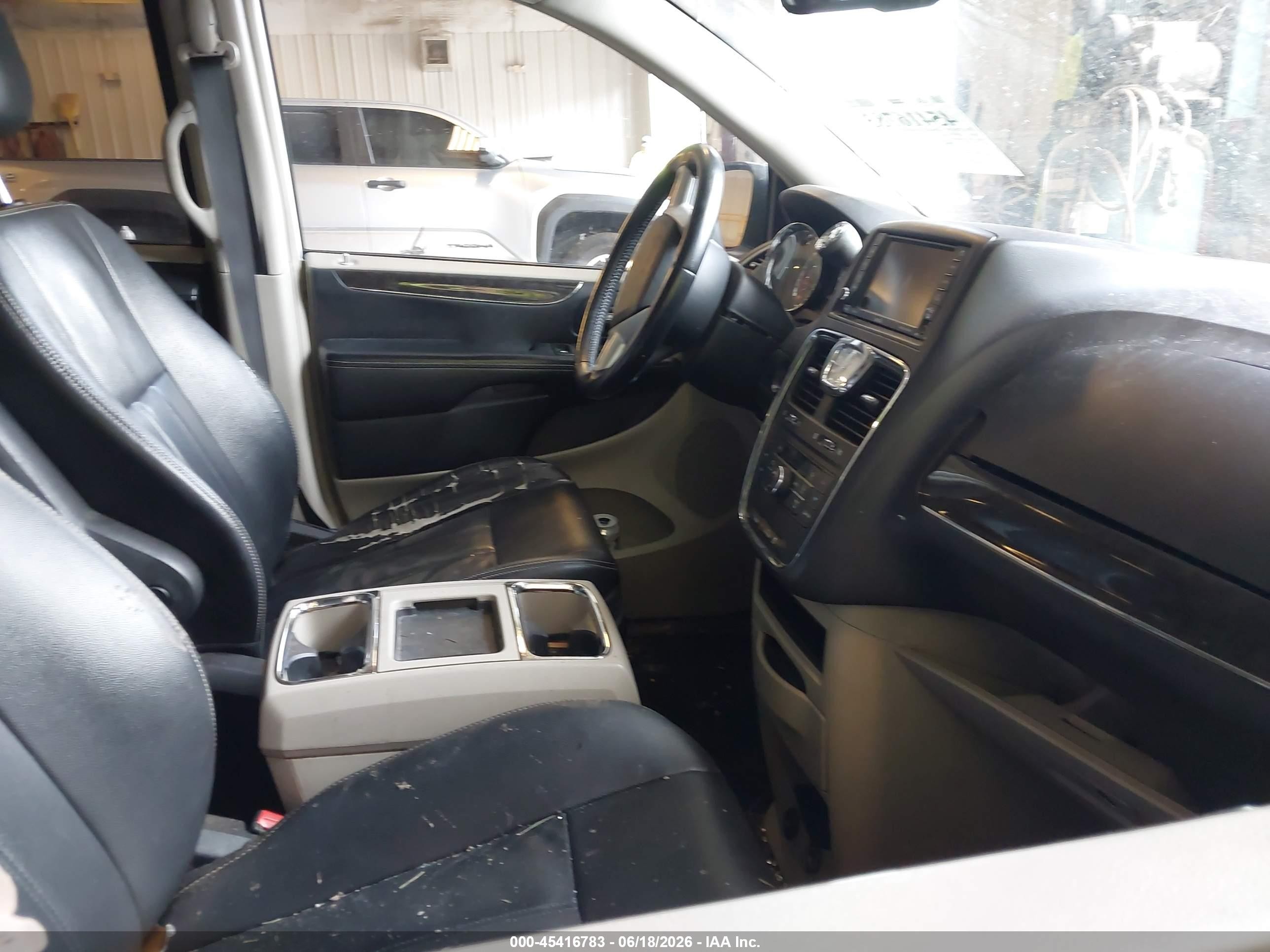 2014 Chrysler Town & Country Touring White vin: 2C4RC1BG0ER442661