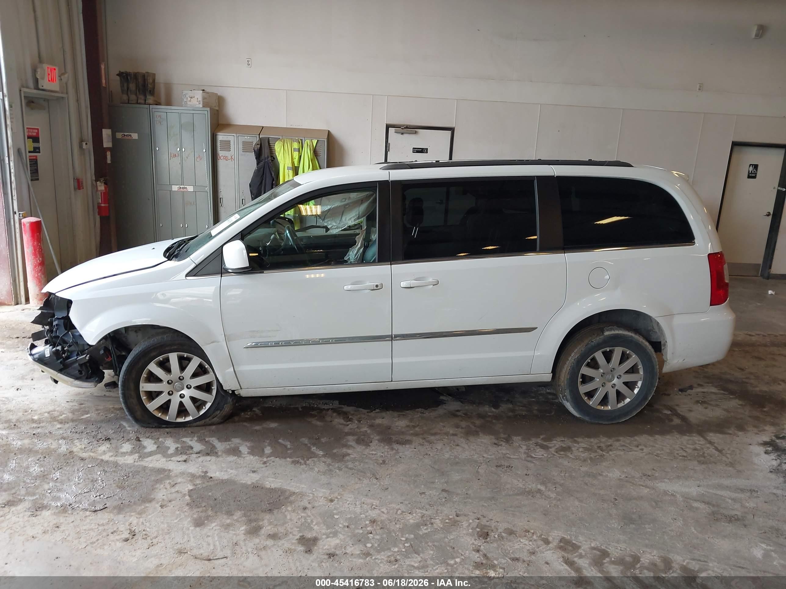 2014 Chrysler Town & Country Touring White vin: 2C4RC1BG0ER442661