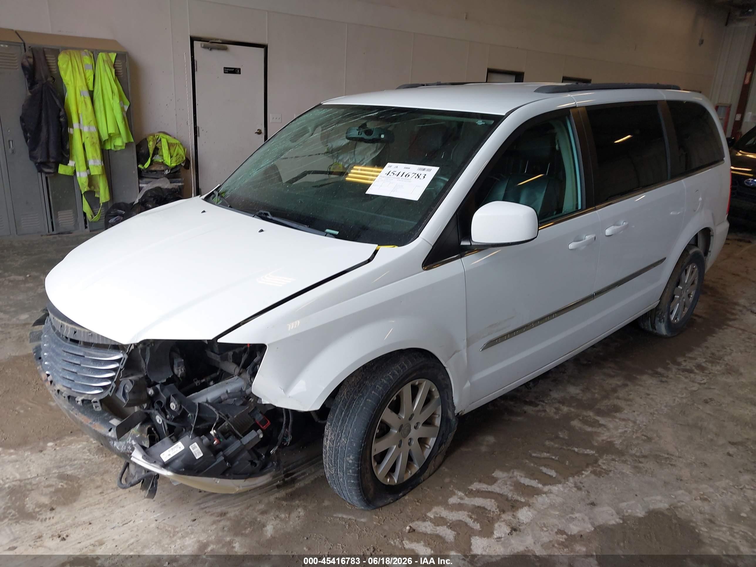 2014 Chrysler Town & Country Touring White vin: 2C4RC1BG0ER442661