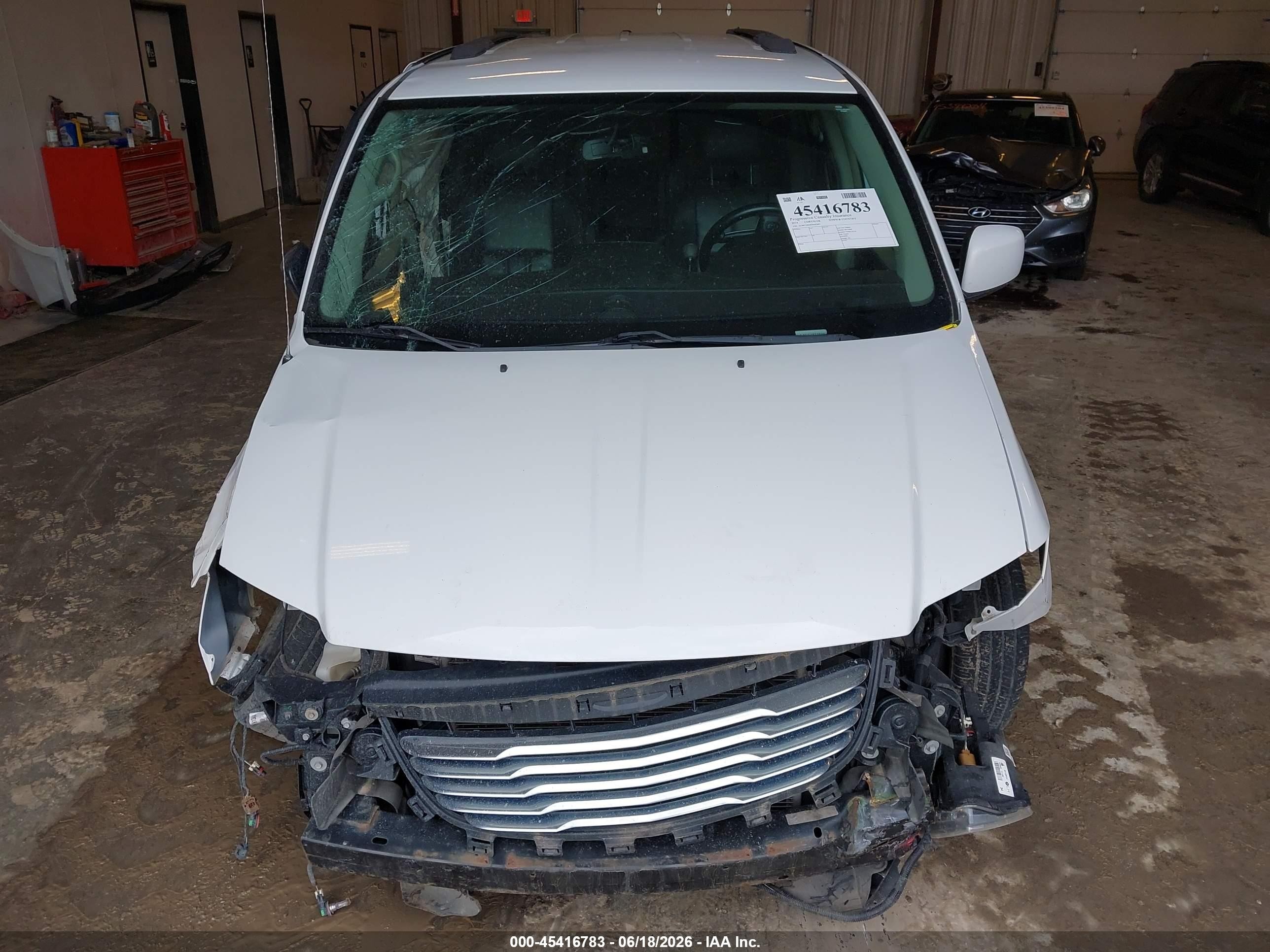 2014 Chrysler Town & Country Touring White vin: 2C4RC1BG0ER442661