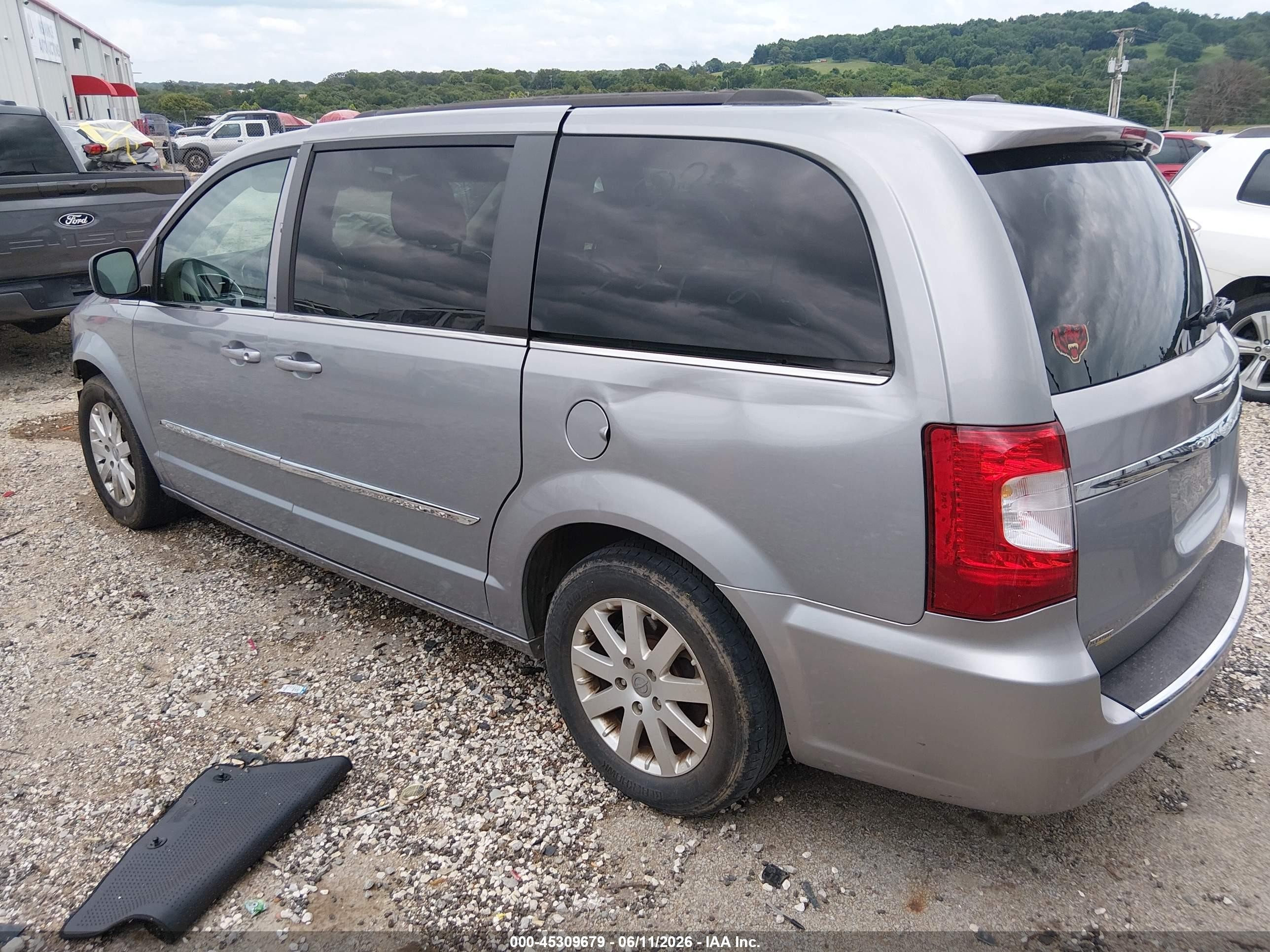 2015 Chrysler Town & Country Touring Silver vin: 2C4RC1BG0FR553275