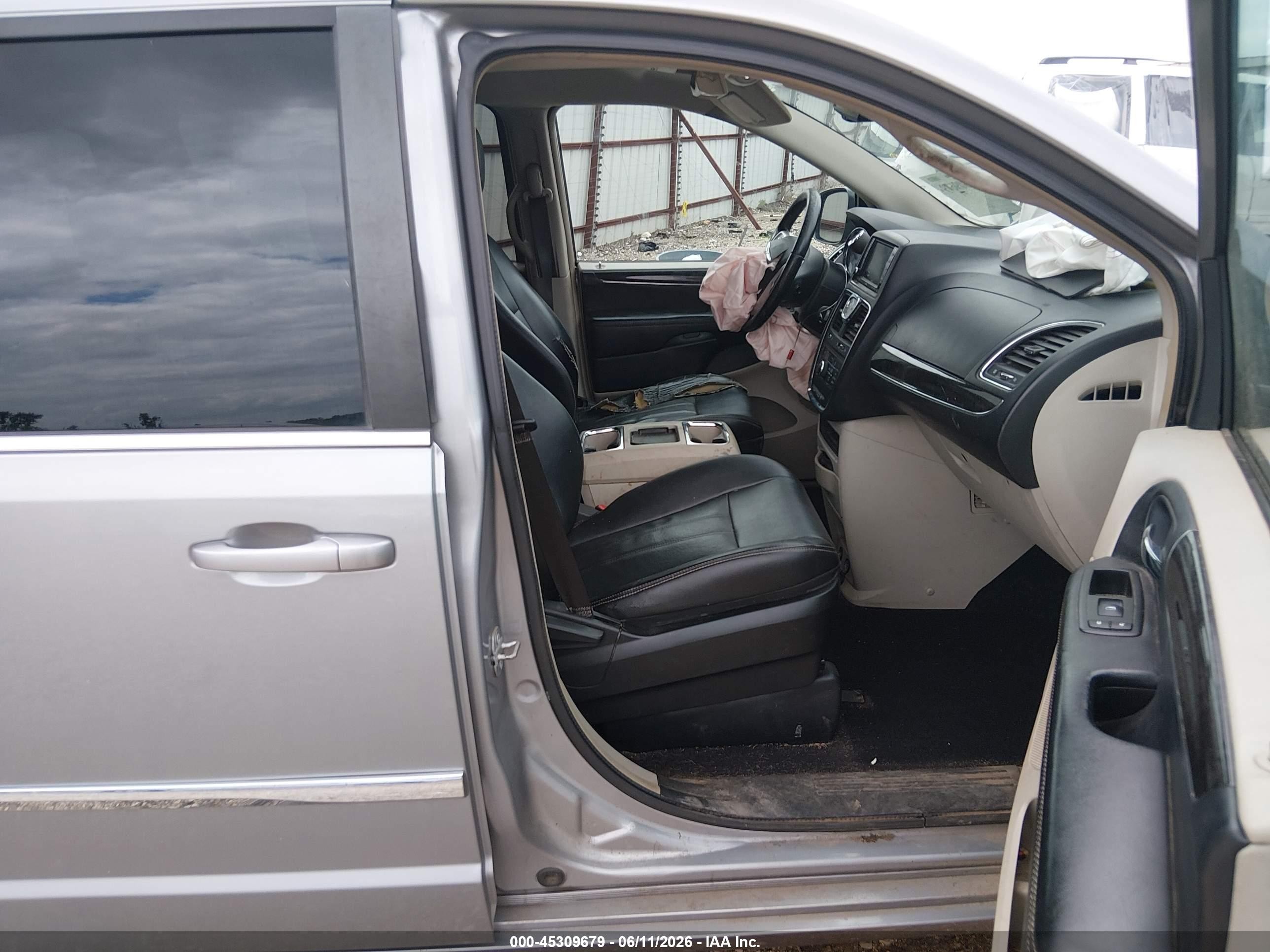 2015 Chrysler Town & Country Touring Silver vin: 2C4RC1BG0FR553275