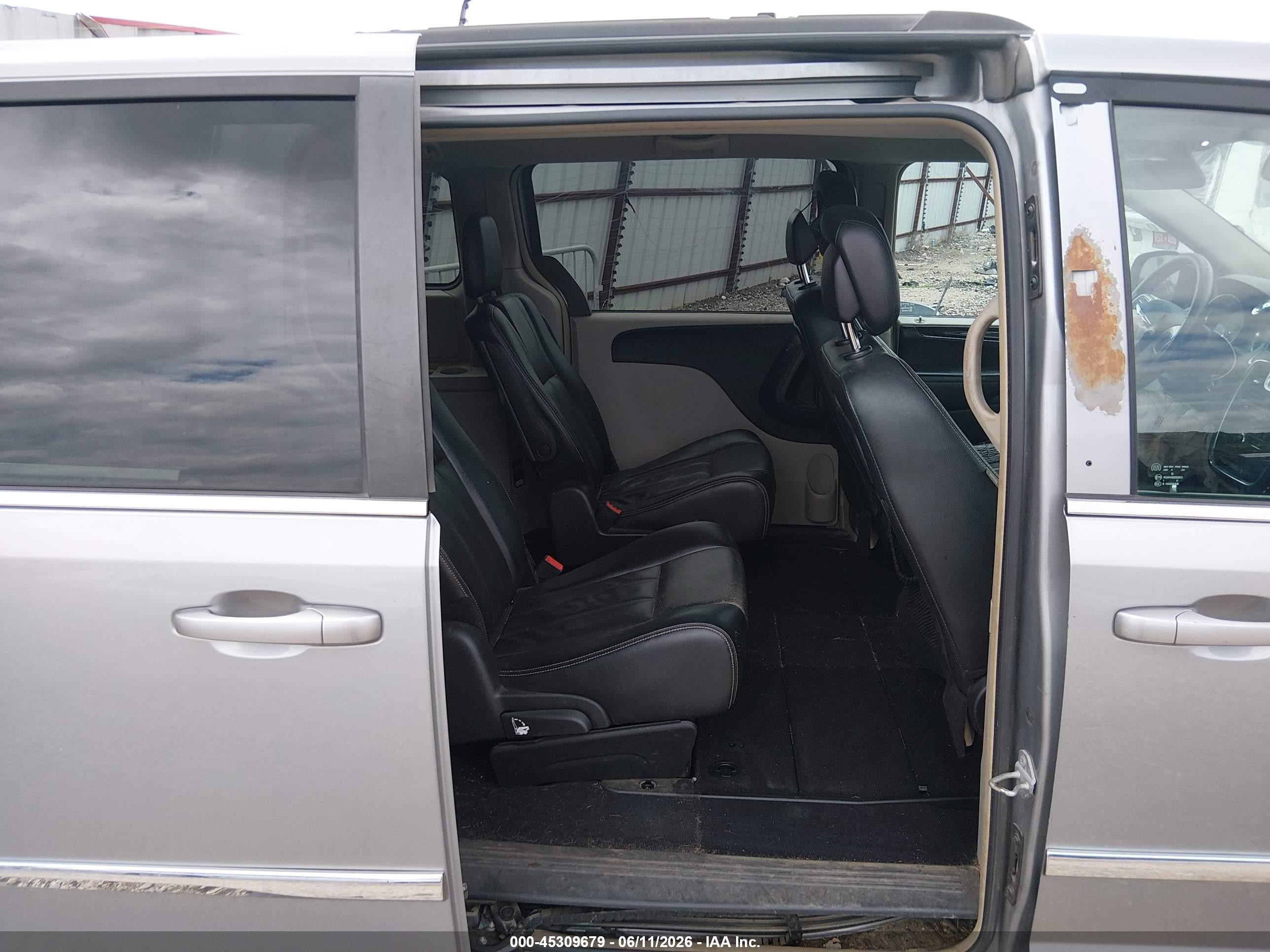 2015 Chrysler Town & Country Touring Silver vin: 2C4RC1BG0FR553275