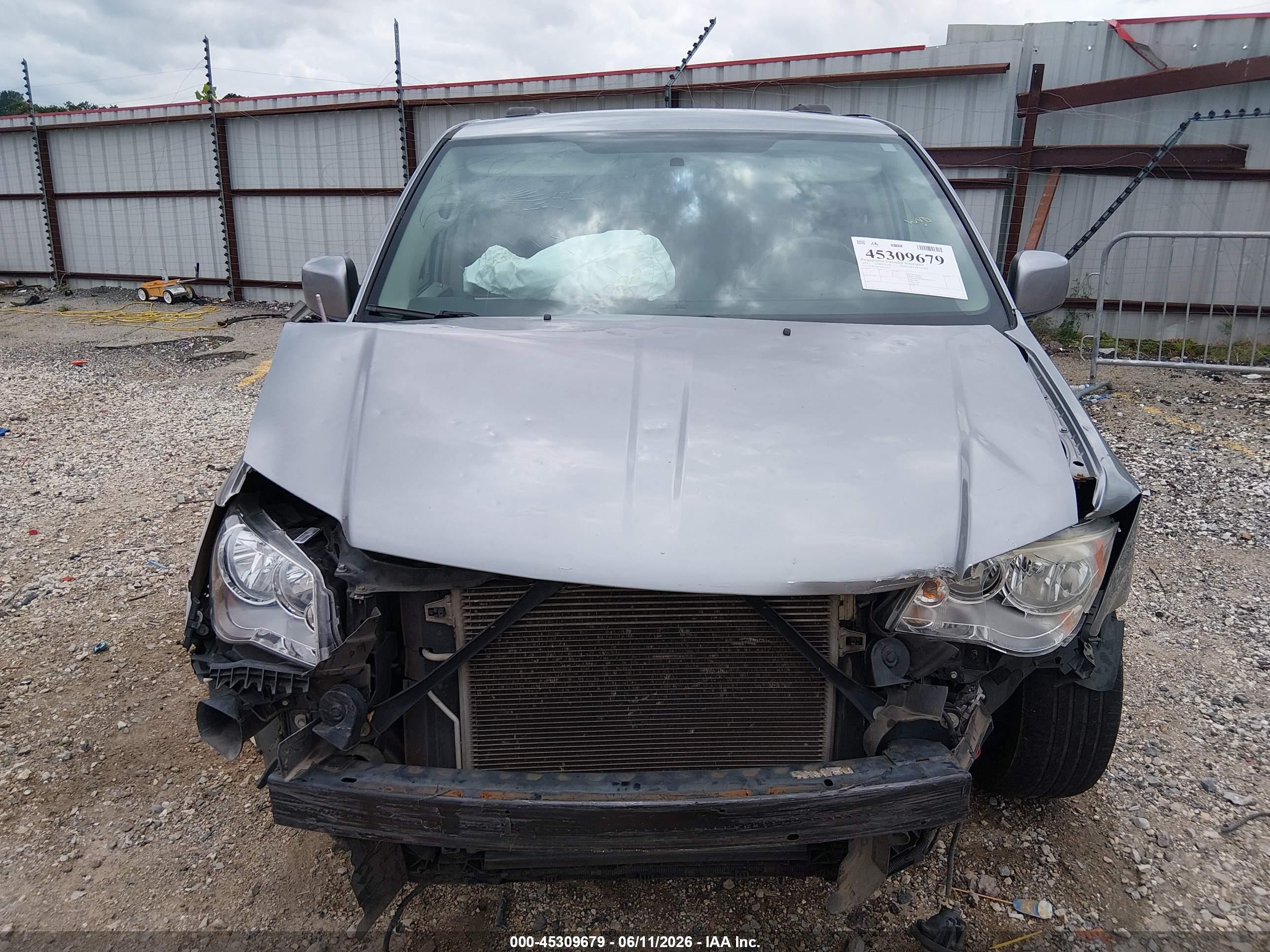 2015 Chrysler Town & Country Touring Silver vin: 2C4RC1BG0FR553275