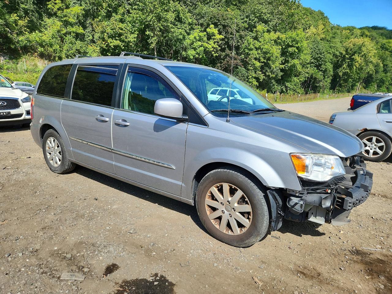 2015 Chrysler Town & Country Touring Silver vin: 2C4RC1BG0FR562512