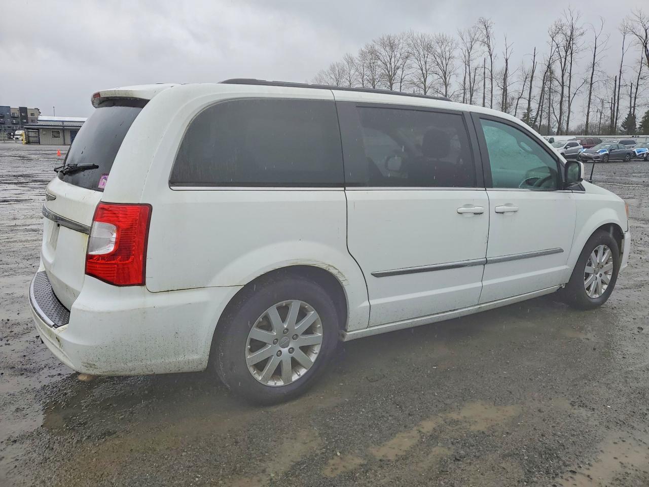 2015 Chrysler Town & Country Touring White vin: 2C4RC1BG0FR571047