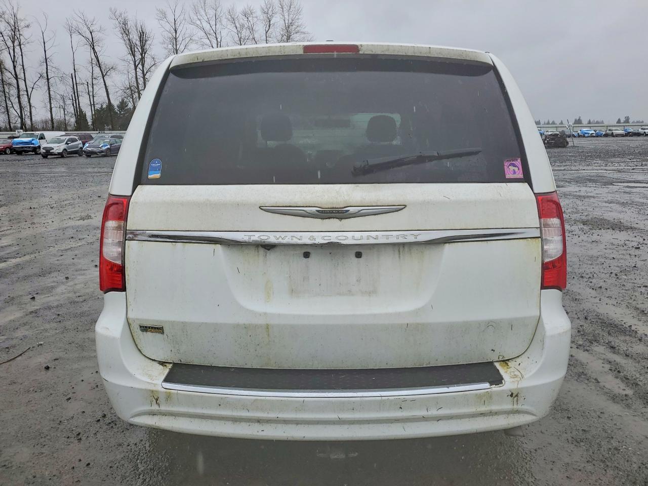 2015 Chrysler Town & Country Touring White vin: 2C4RC1BG0FR571047