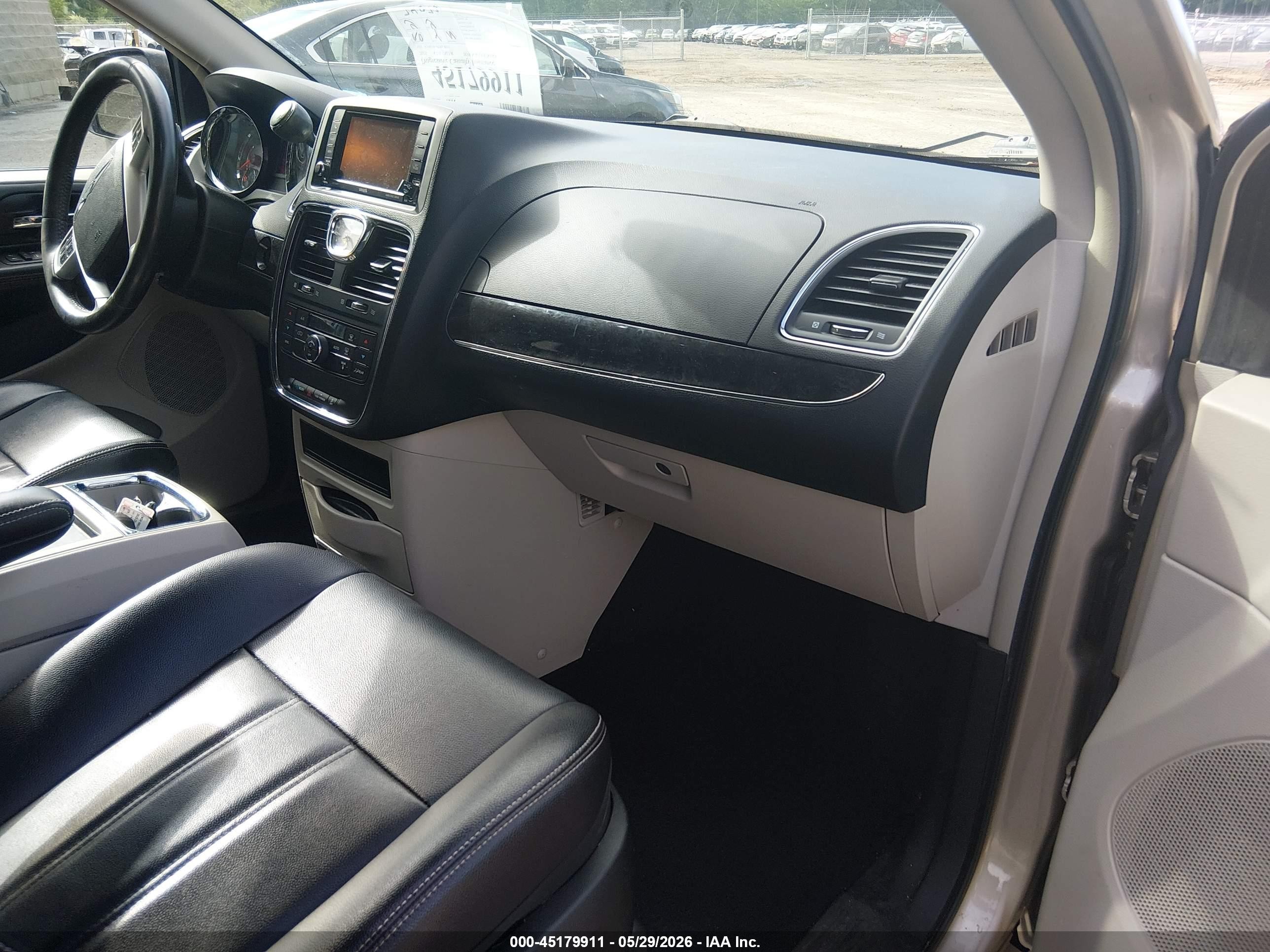 2015 Chrysler Town & Country Touring Champagne vin: 2C4RC1BG0FR638911