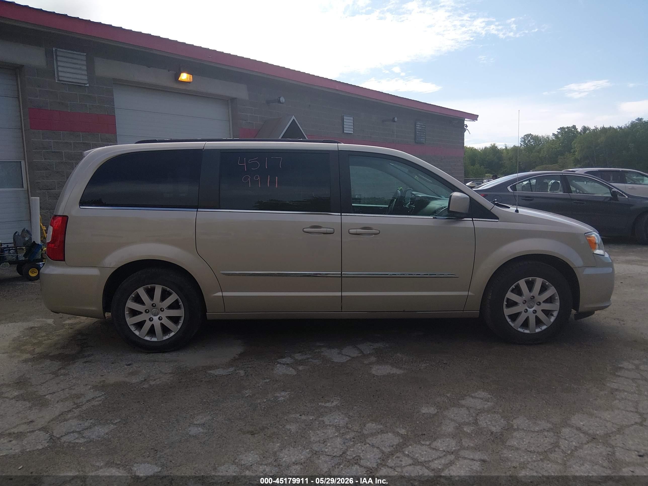 2015 Chrysler Town & Country Touring Champagne vin: 2C4RC1BG0FR638911