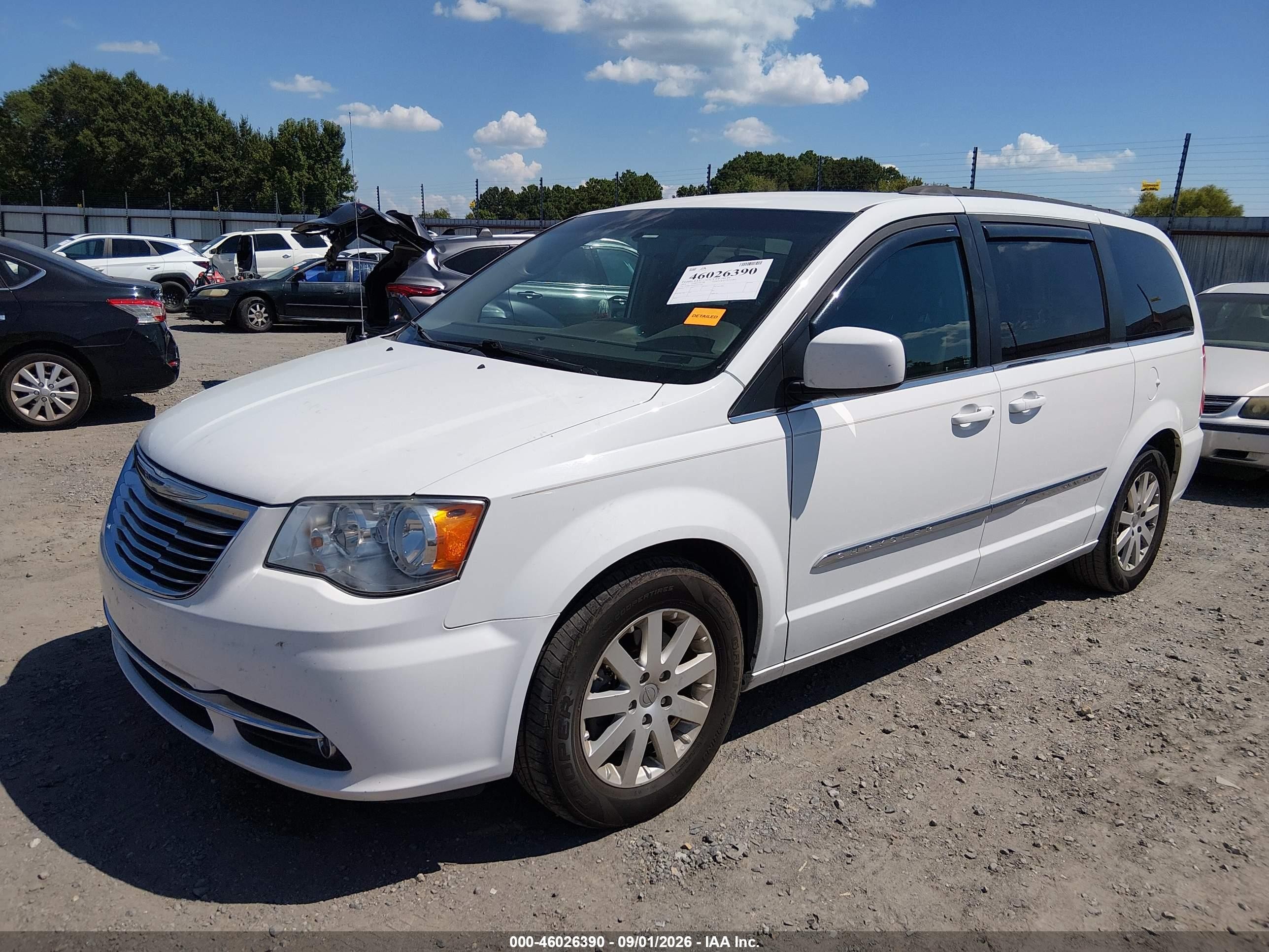2015 Chrysler Town & Country Touring White vin: 2C4RC1BG0FR661296