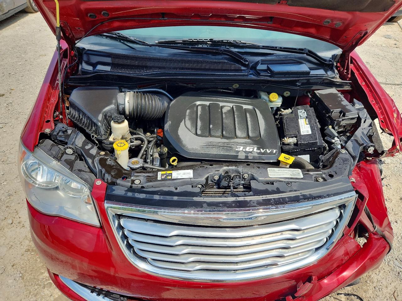 2015 Chrysler Town & Country Touring Burgundy vin: 2C4RC1BG0FR661556