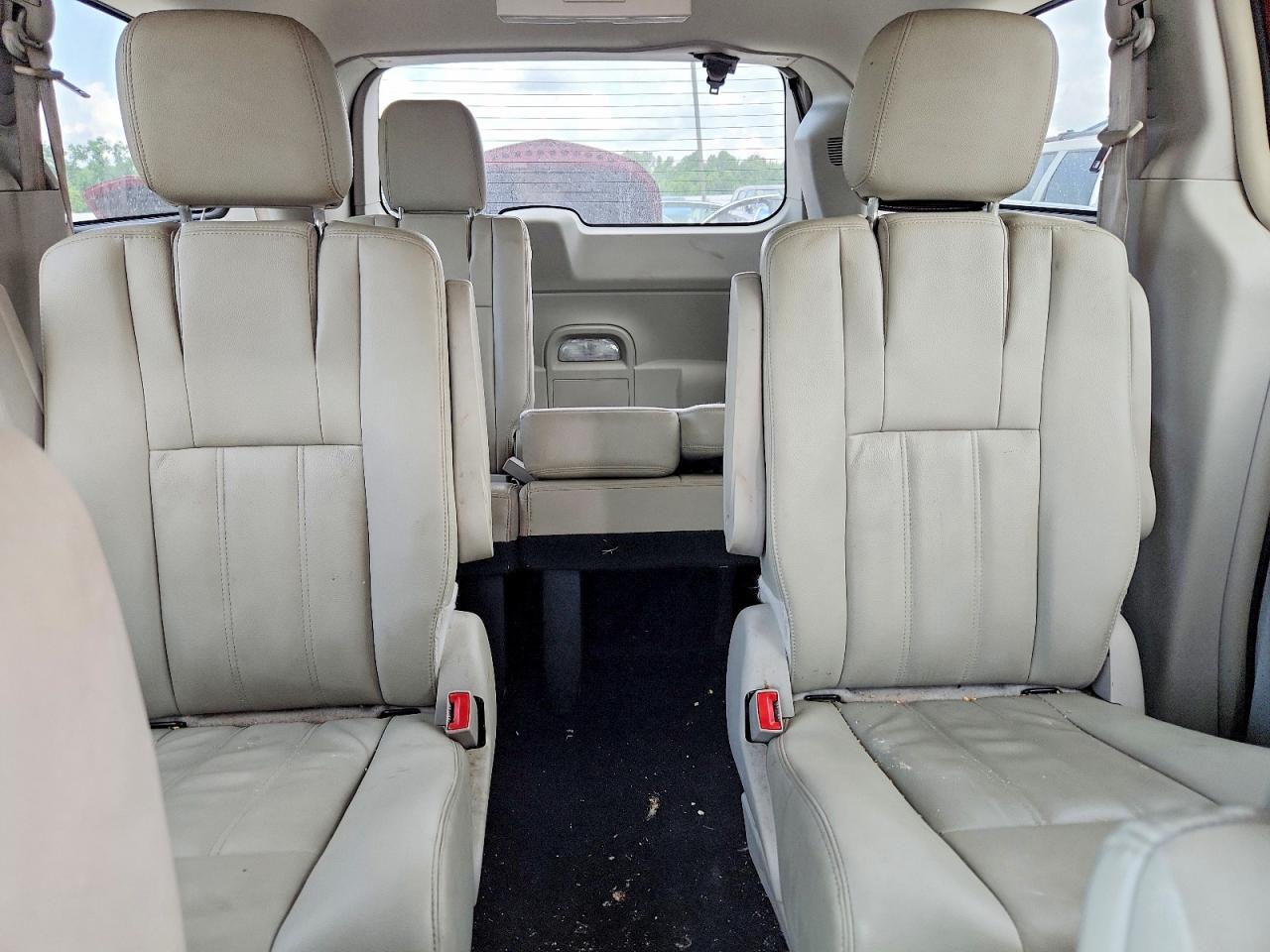 2015 Chrysler Town & Country Touring Burgundy vin: 2C4RC1BG0FR661556