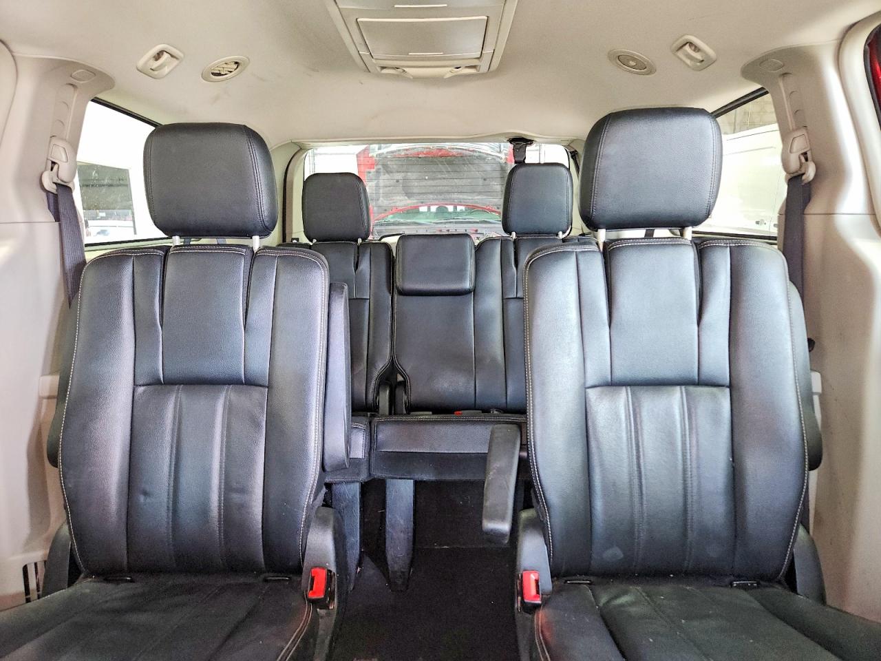 2015 Chrysler Town & Country Touring Red vin: 2C4RC1BG0FR751466