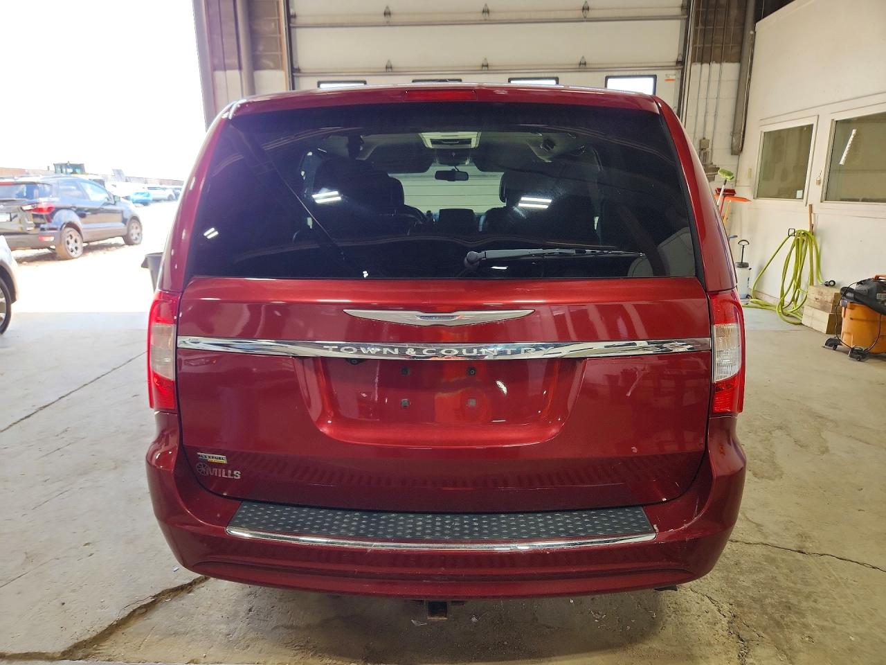2015 Chrysler Town & Country Touring Red vin: 2C4RC1BG0FR751466