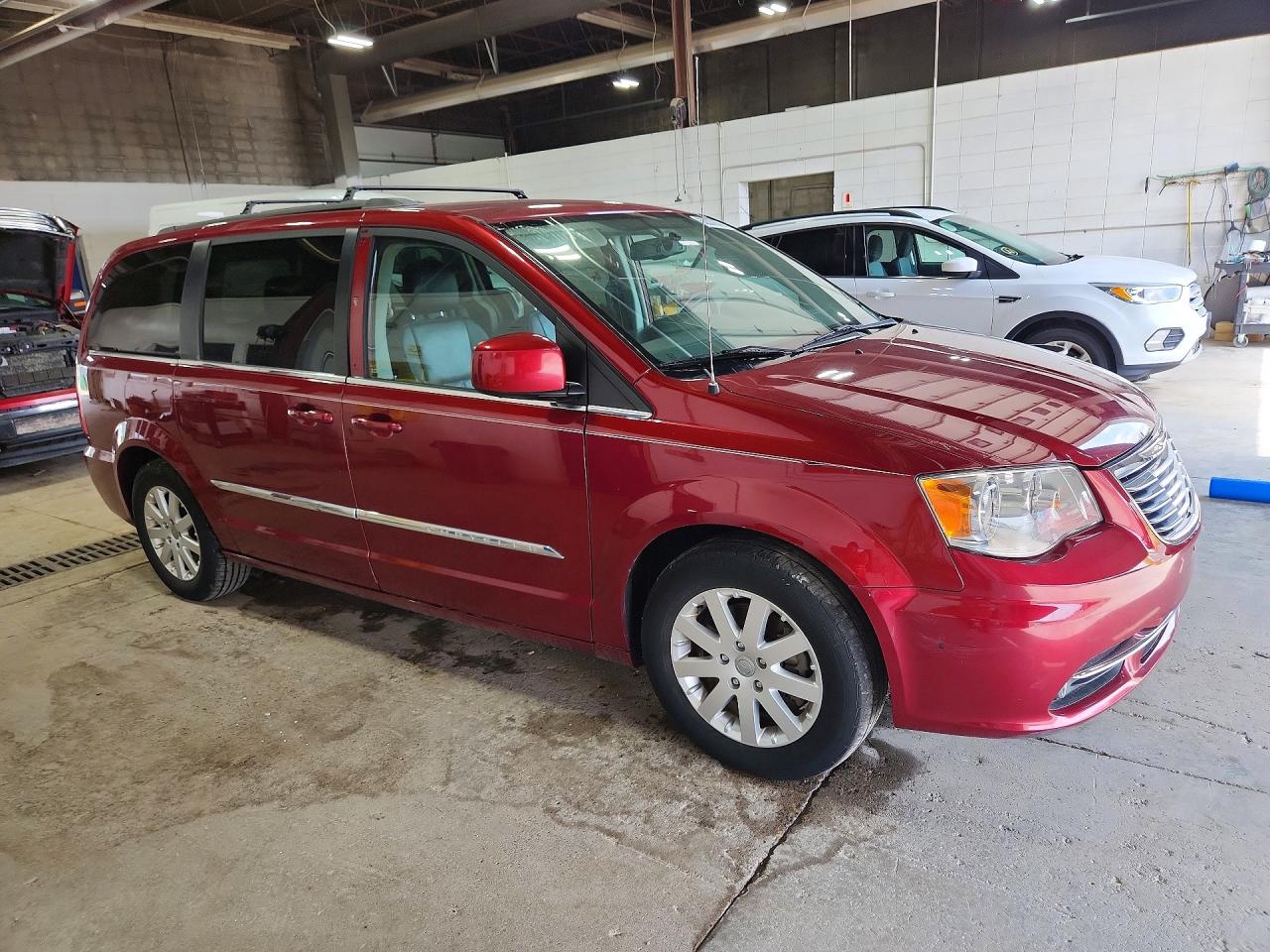 2015 Chrysler Town & Country Touring Red vin: 2C4RC1BG0FR751466