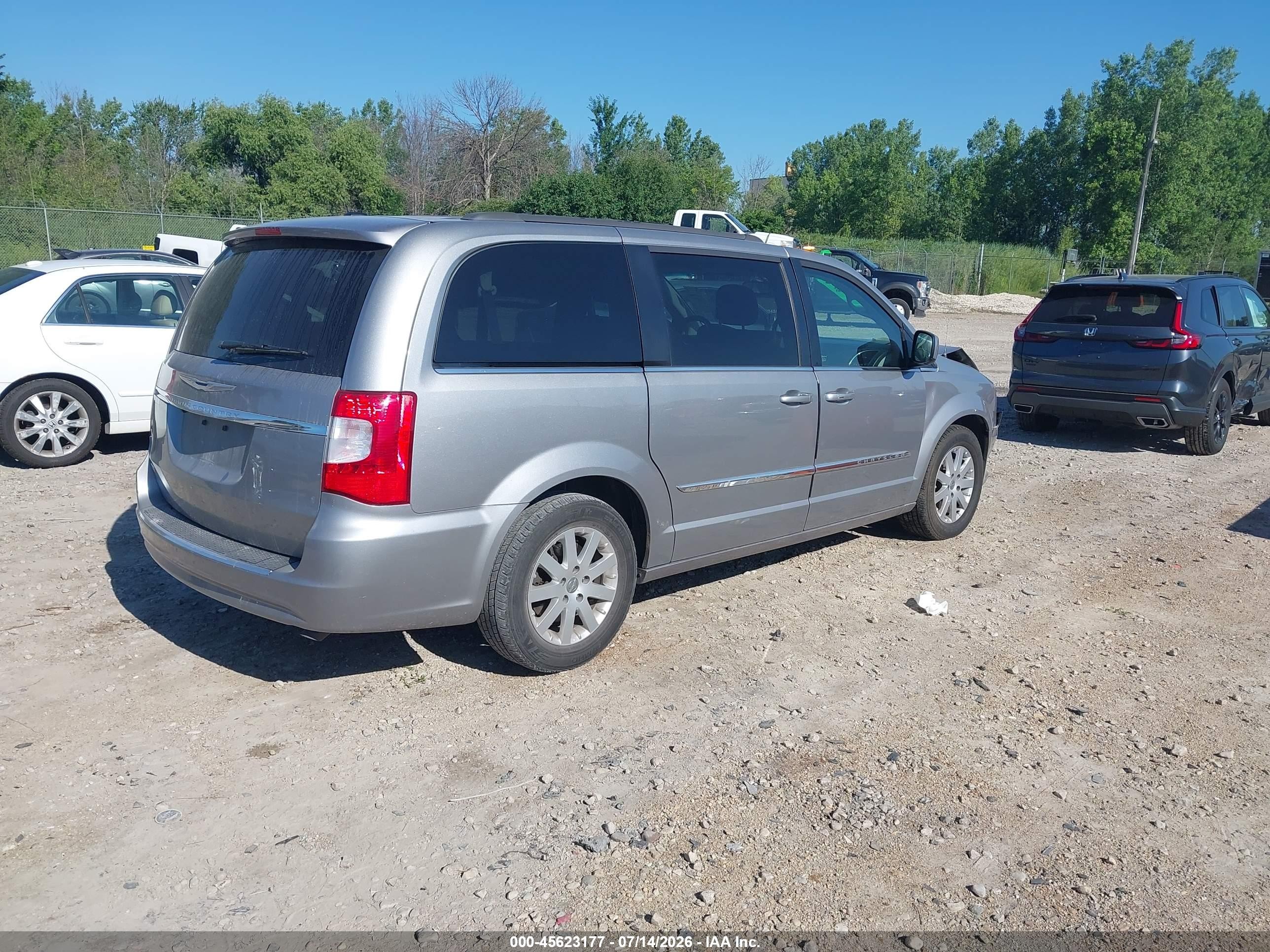 2015 Chrysler Town & Country Touring Серебряный vin: 2C4RC1BG0FR752178