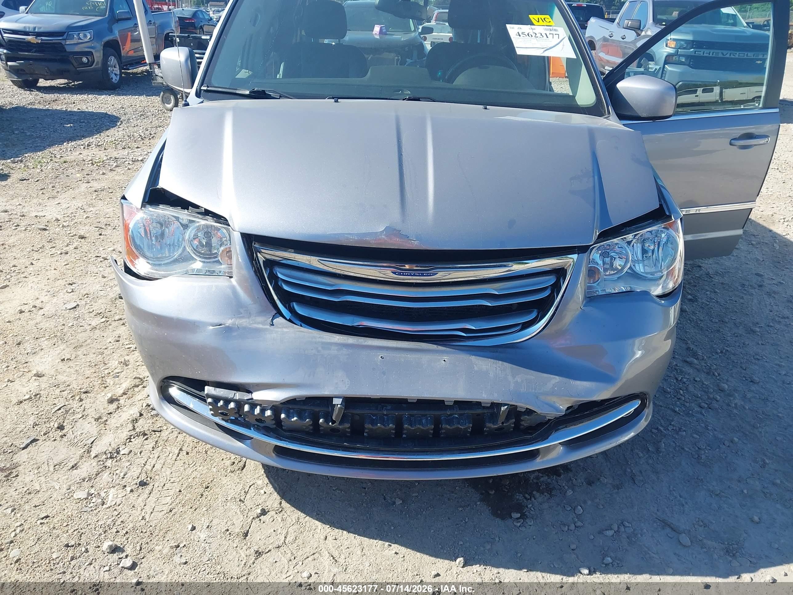 2015 Chrysler Town & Country Touring Серебряный vin: 2C4RC1BG0FR752178
