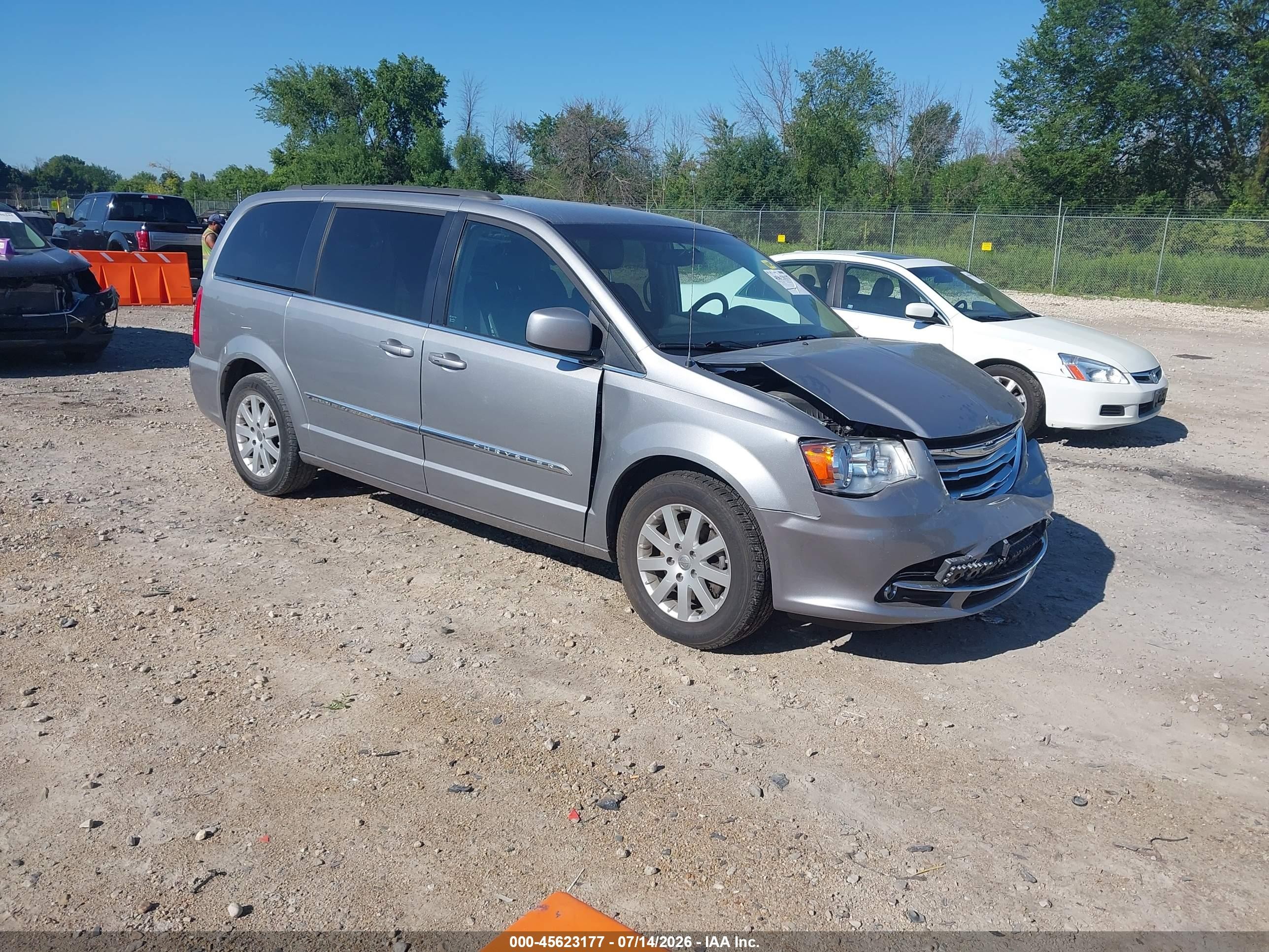 2015 Chrysler Town & Country Touring Серебряный vin: 2C4RC1BG0FR752178