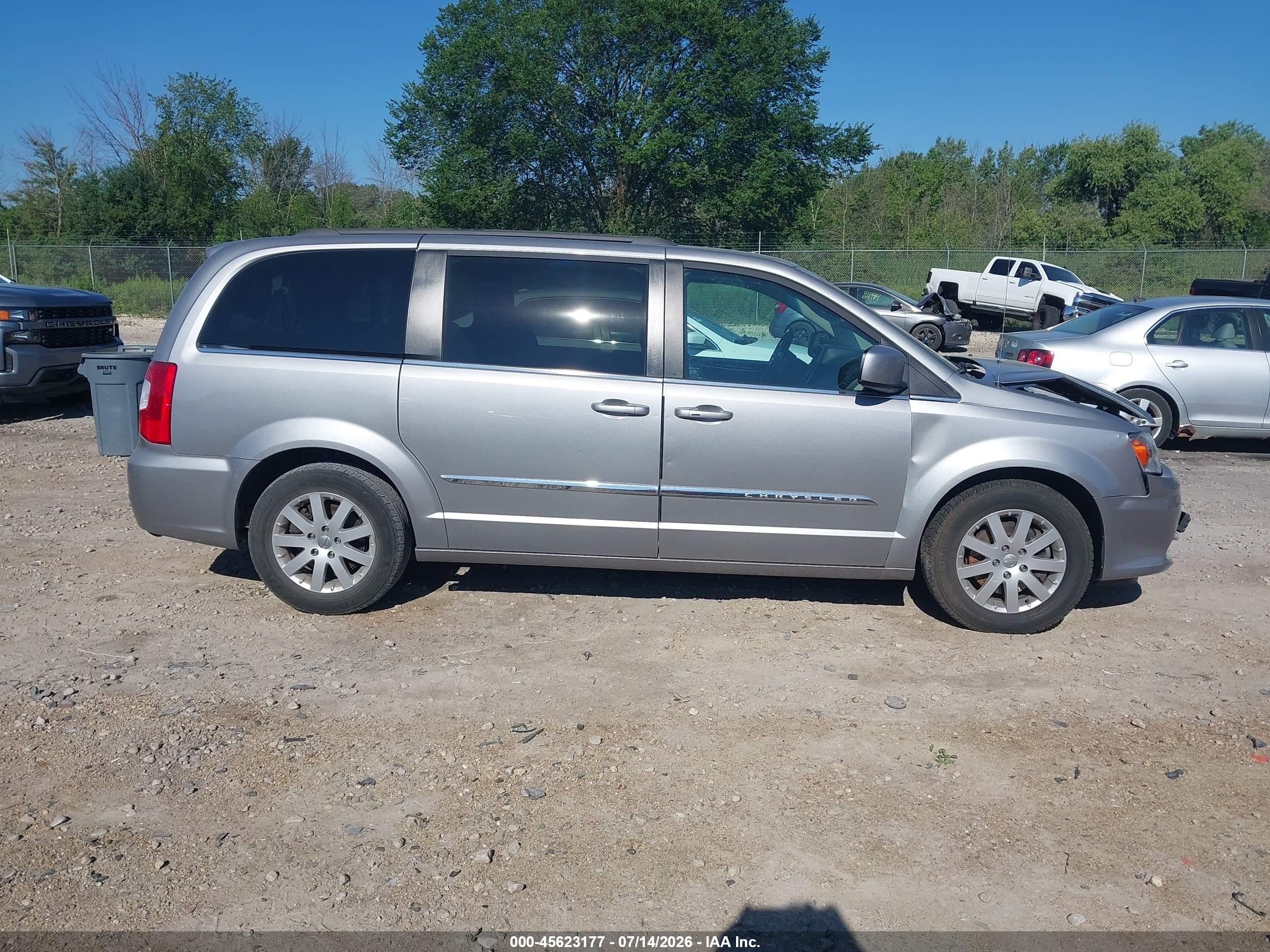2015 Chrysler Town & Country Touring Серебряный vin: 2C4RC1BG0FR752178