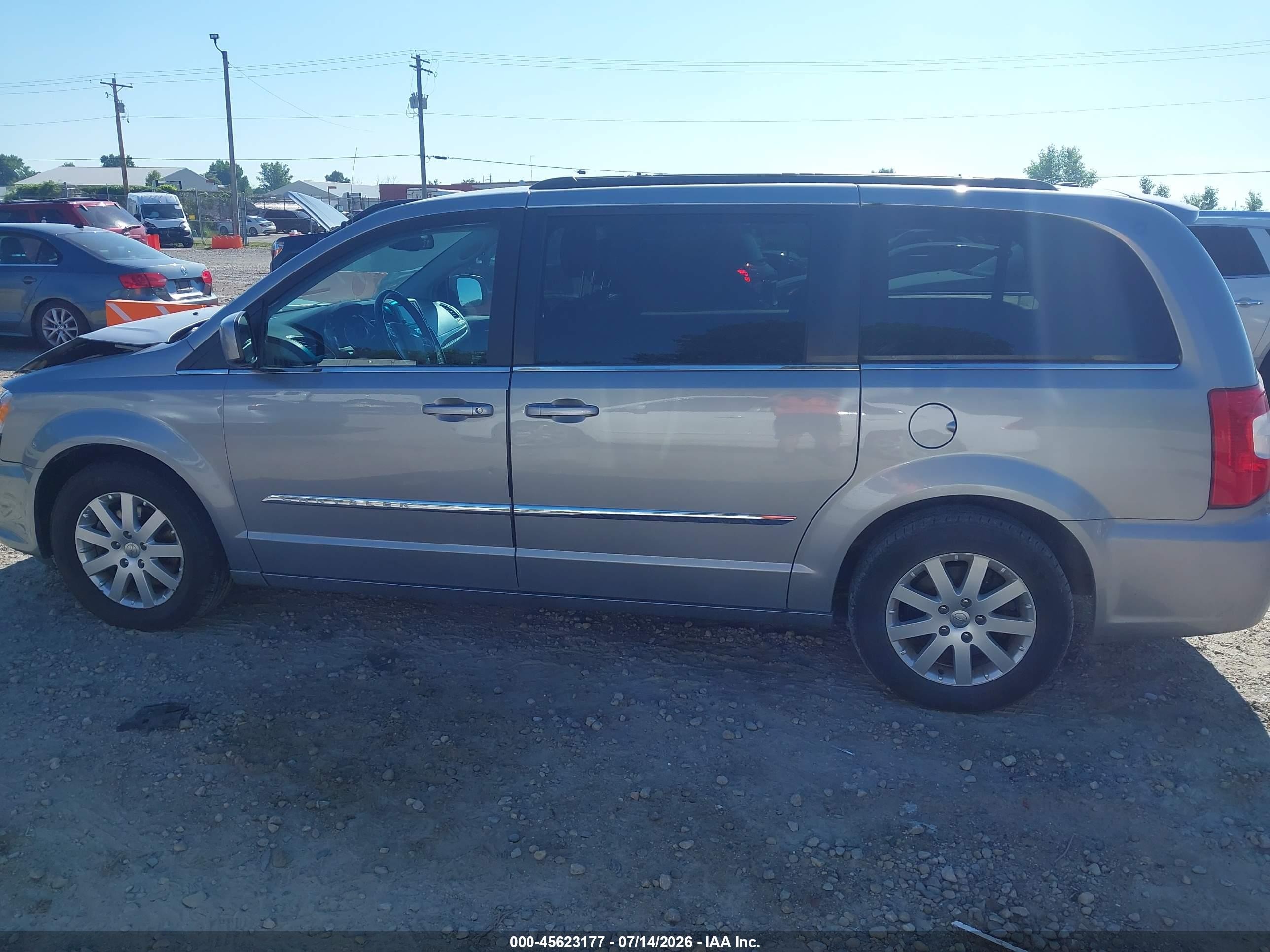 2015 Chrysler Town & Country Touring Серебряный vin: 2C4RC1BG0FR752178