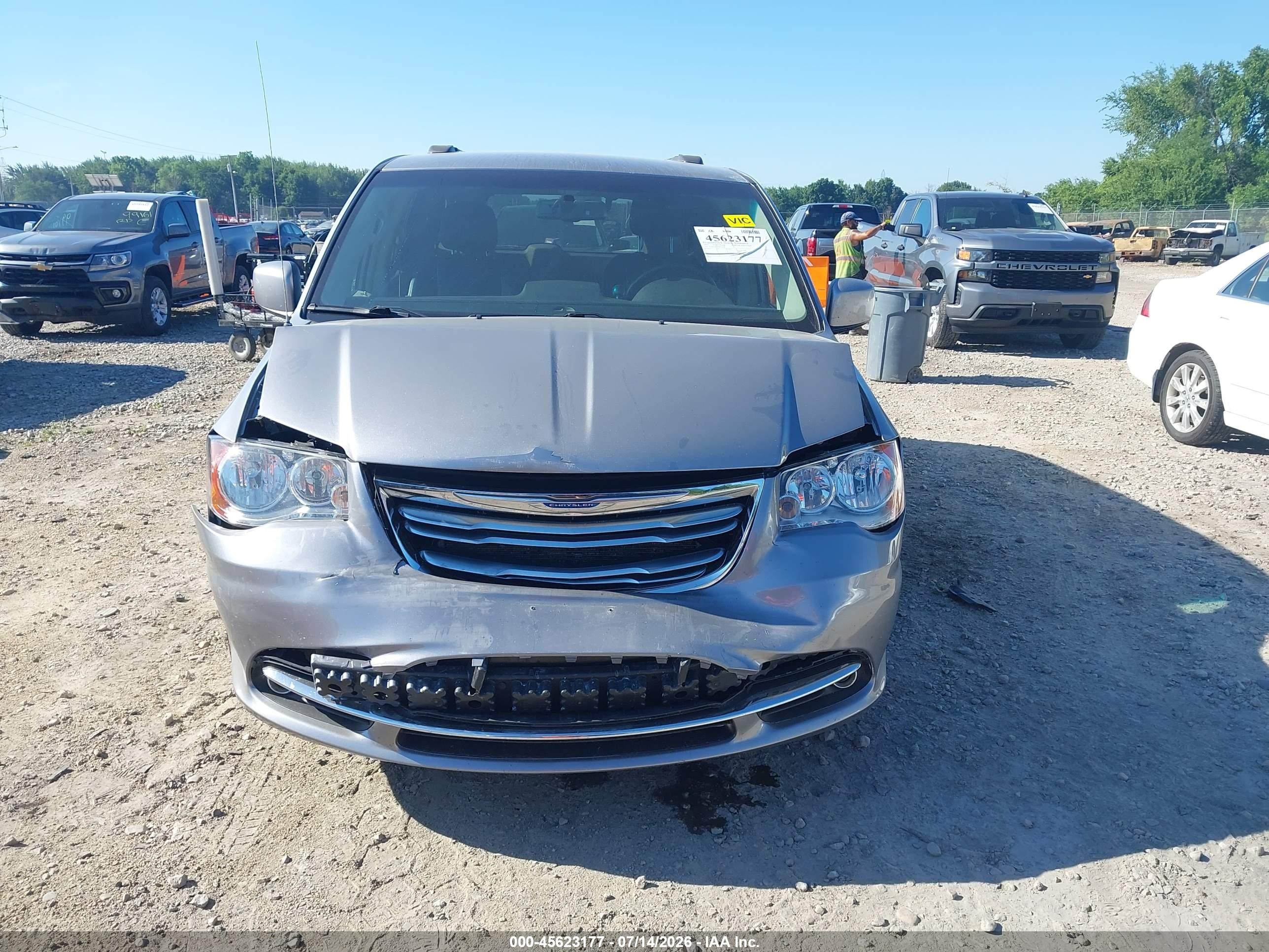 2015 Chrysler Town & Country Touring Серебряный vin: 2C4RC1BG0FR752178