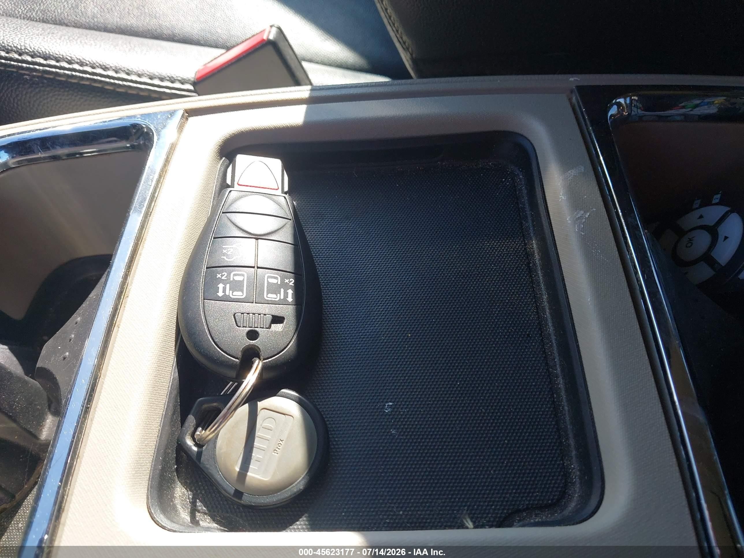 2015 Chrysler Town & Country Touring Серебряный vin: 2C4RC1BG0FR752178