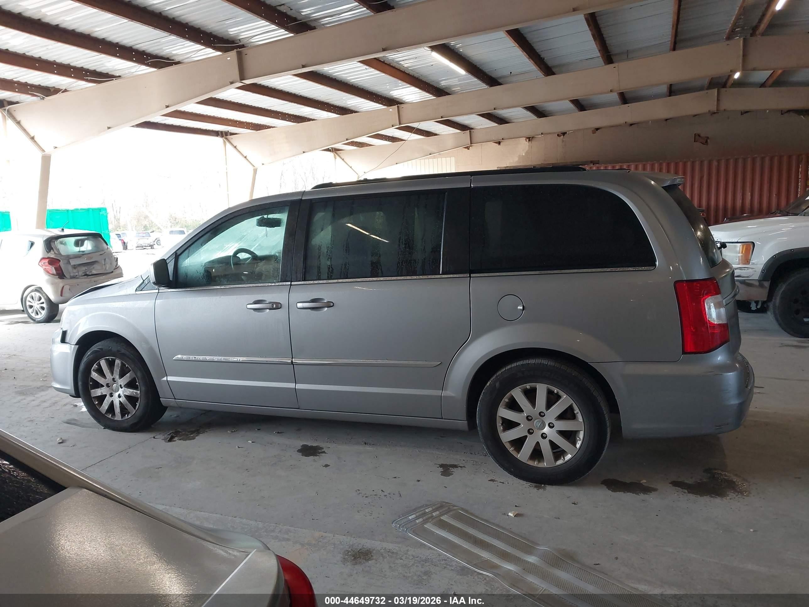 2016 Chrysler Town & Country Touring Silver vin: 2C4RC1BG0GR287077
