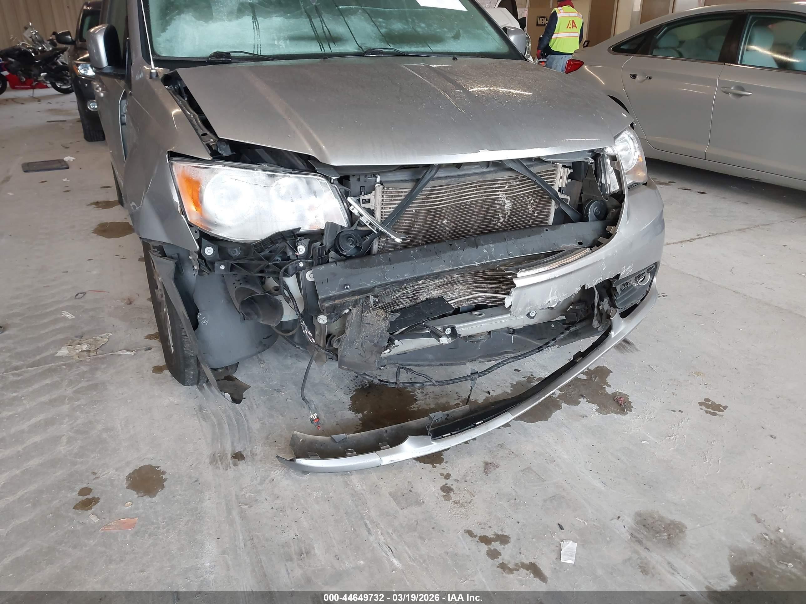 2016 Chrysler Town & Country Touring Silver vin: 2C4RC1BG0GR287077