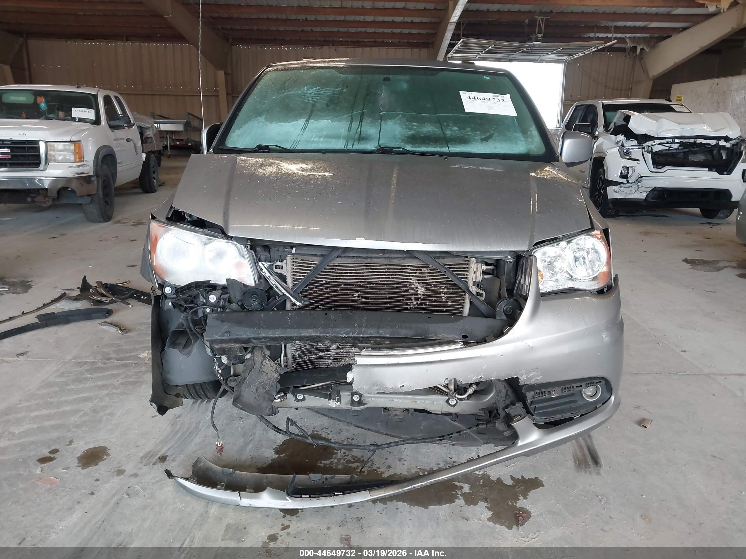 2016 Chrysler Town & Country Touring Silver vin: 2C4RC1BG0GR287077
