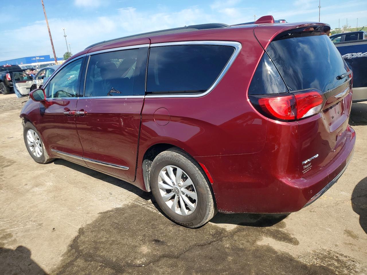 2017 Chrysler Pacifica Touring L Red vin: 2C4RC1BG0HR623070