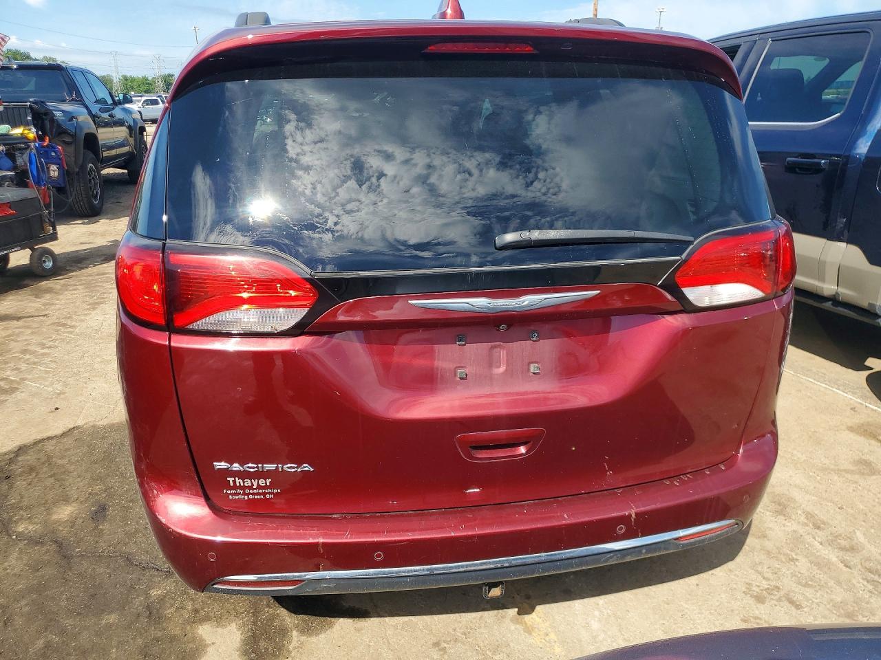 2017 Chrysler Pacifica Touring L Red vin: 2C4RC1BG0HR623070