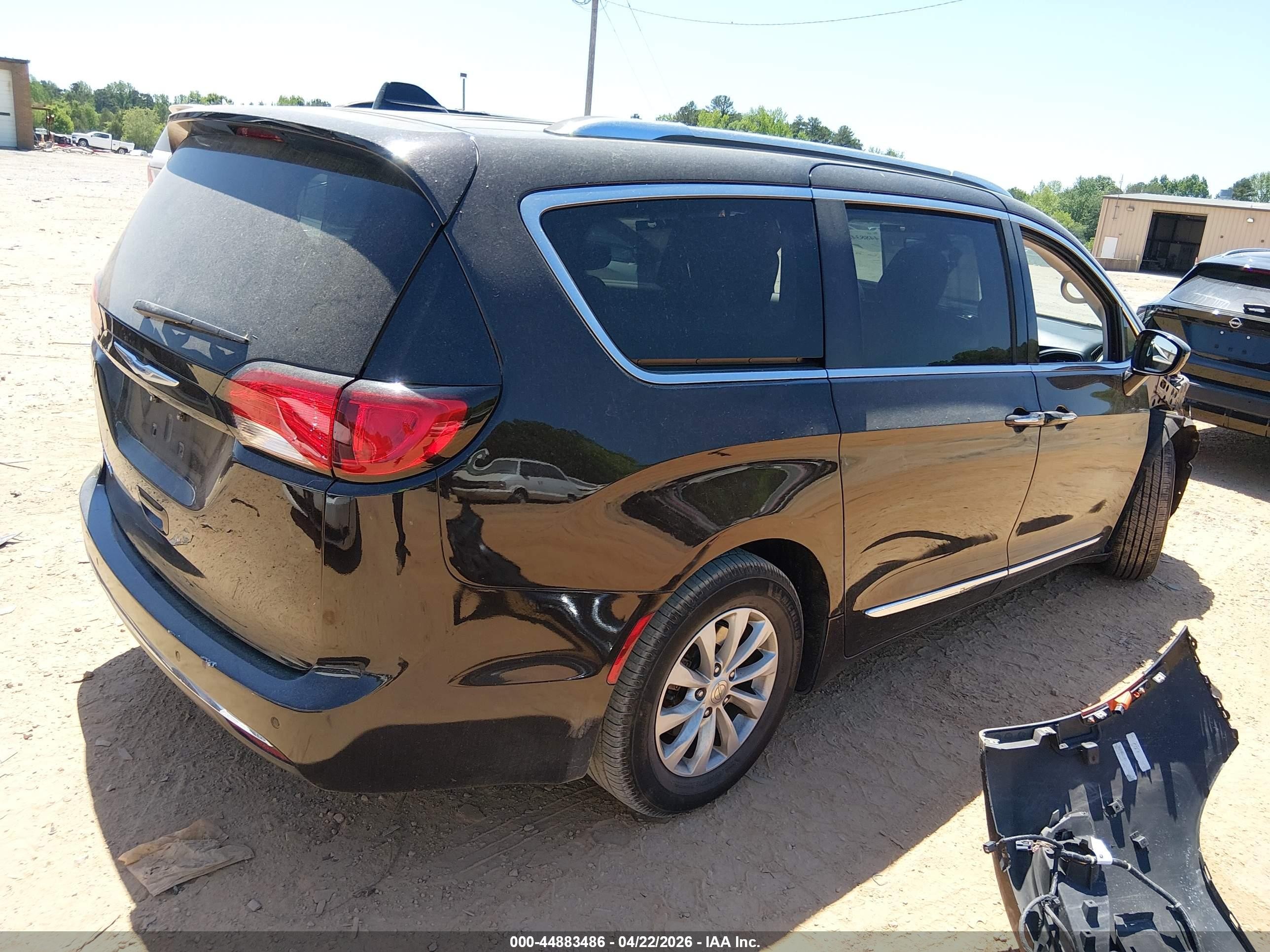 2018 Chrysler Pacifica Touring L Black vin: 2C4RC1BG0JR353599