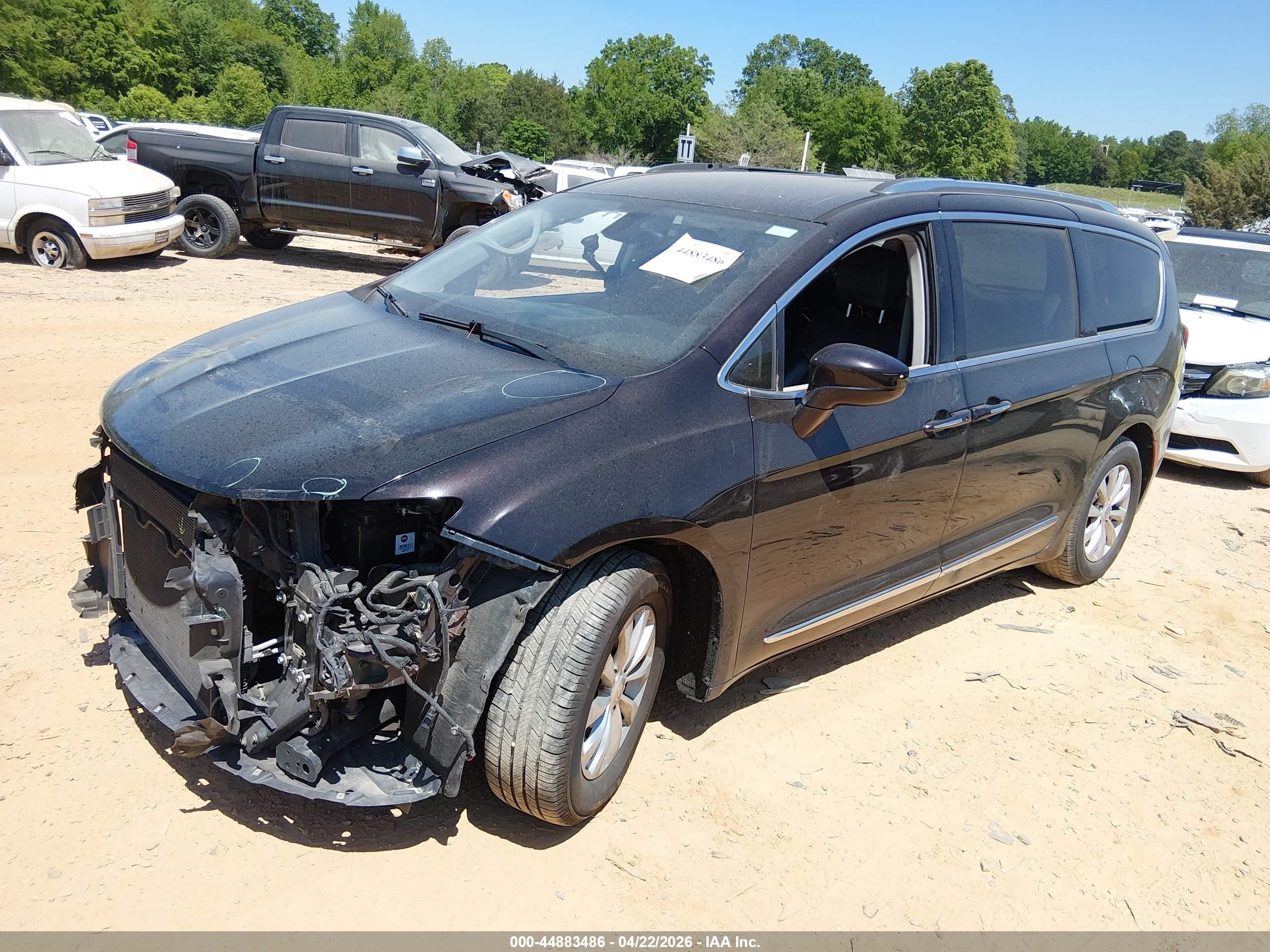 2018 Chrysler Pacifica Touring L Black vin: 2C4RC1BG0JR353599