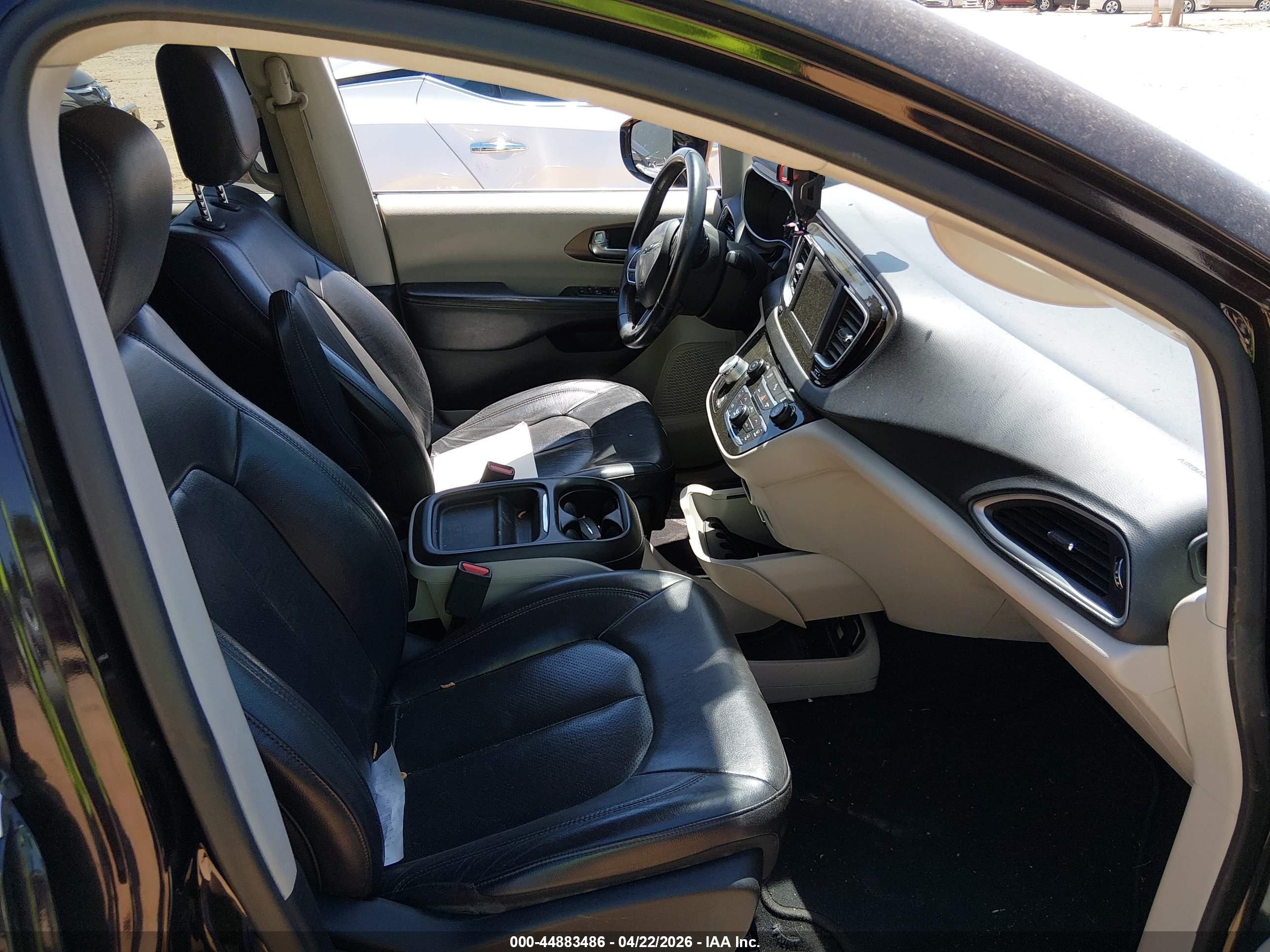 2018 Chrysler Pacifica Touring L Black vin: 2C4RC1BG0JR353599