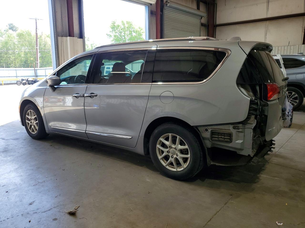 2020 Chrysler Pacifica Touring L Silver vin: 2C4RC1BG0LR274176