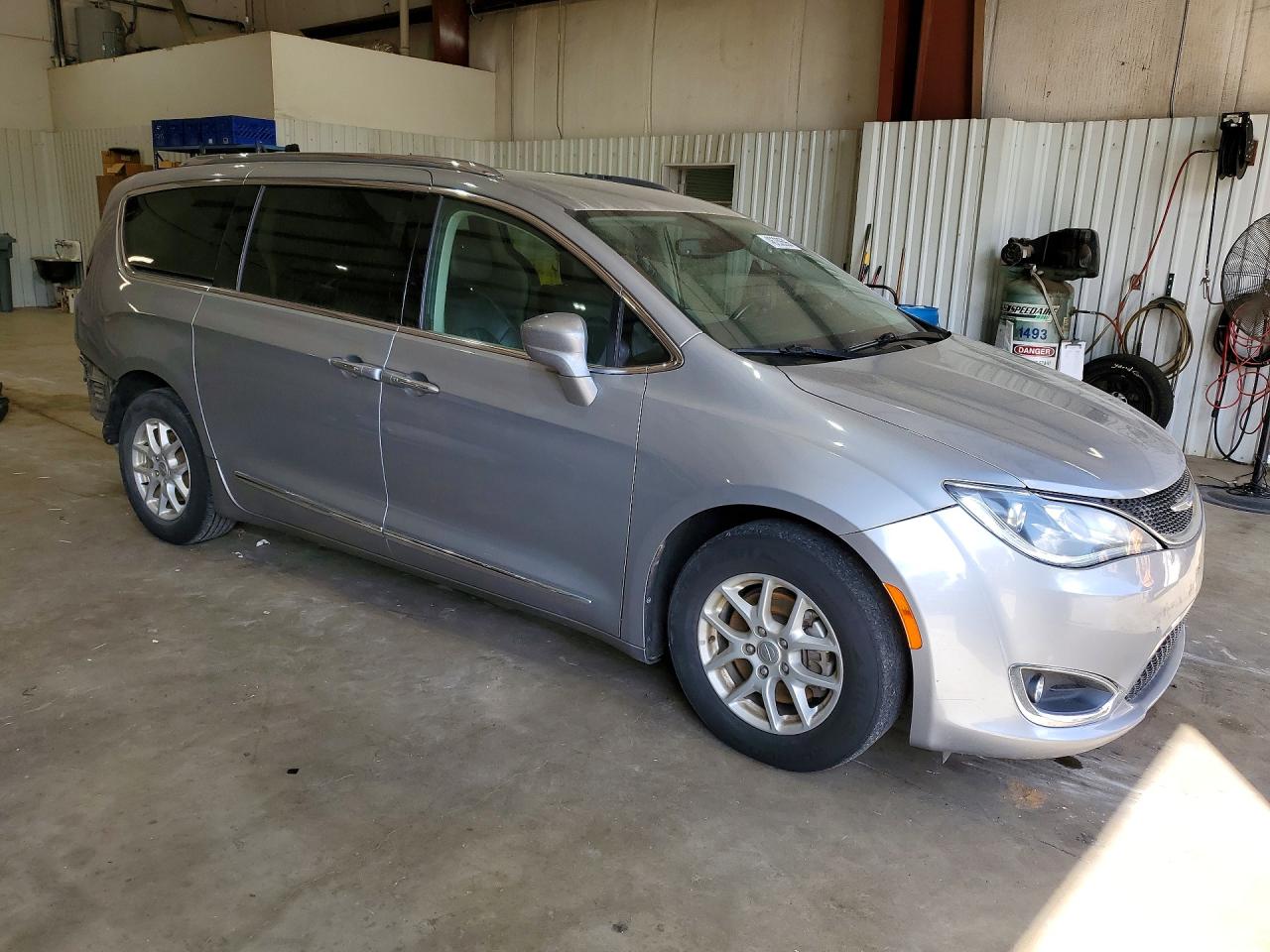 2020 Chrysler Pacifica Touring L Silver vin: 2C4RC1BG0LR274176