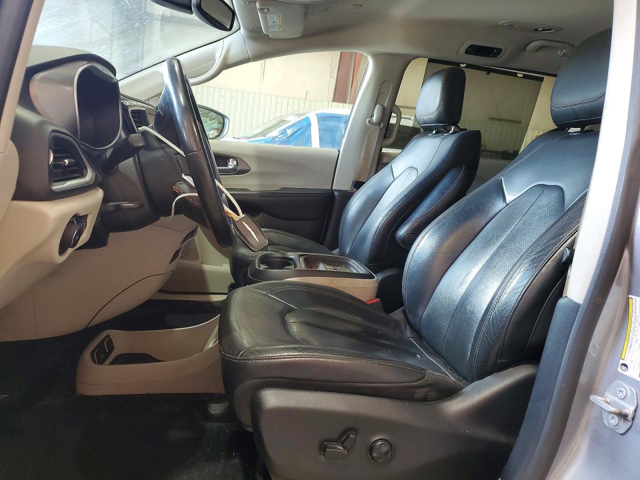 2020 Chrysler Pacifica Touring L Silver vin: 2C4RC1BG0LR274176