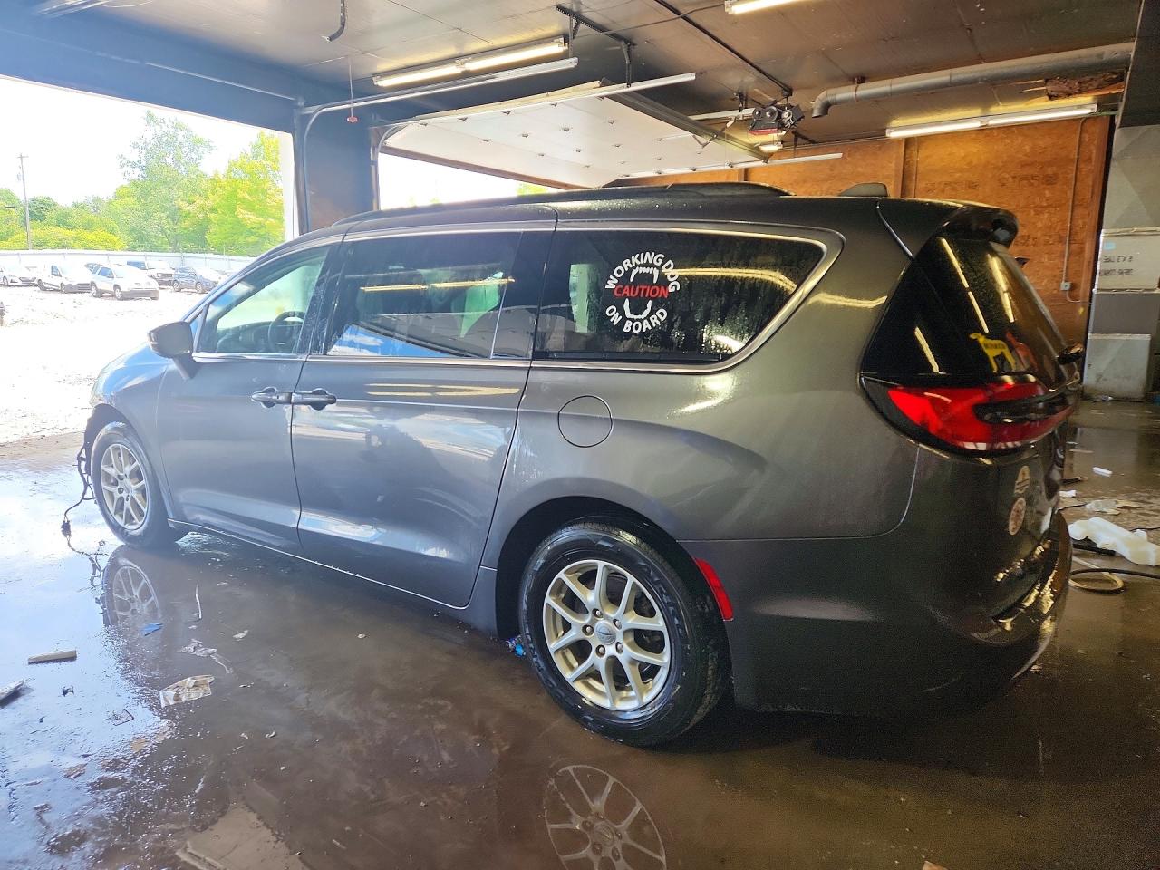 2022 Chrysler Pacifica Touring L Charcoal vin: 2C4RC1BG0NR158592