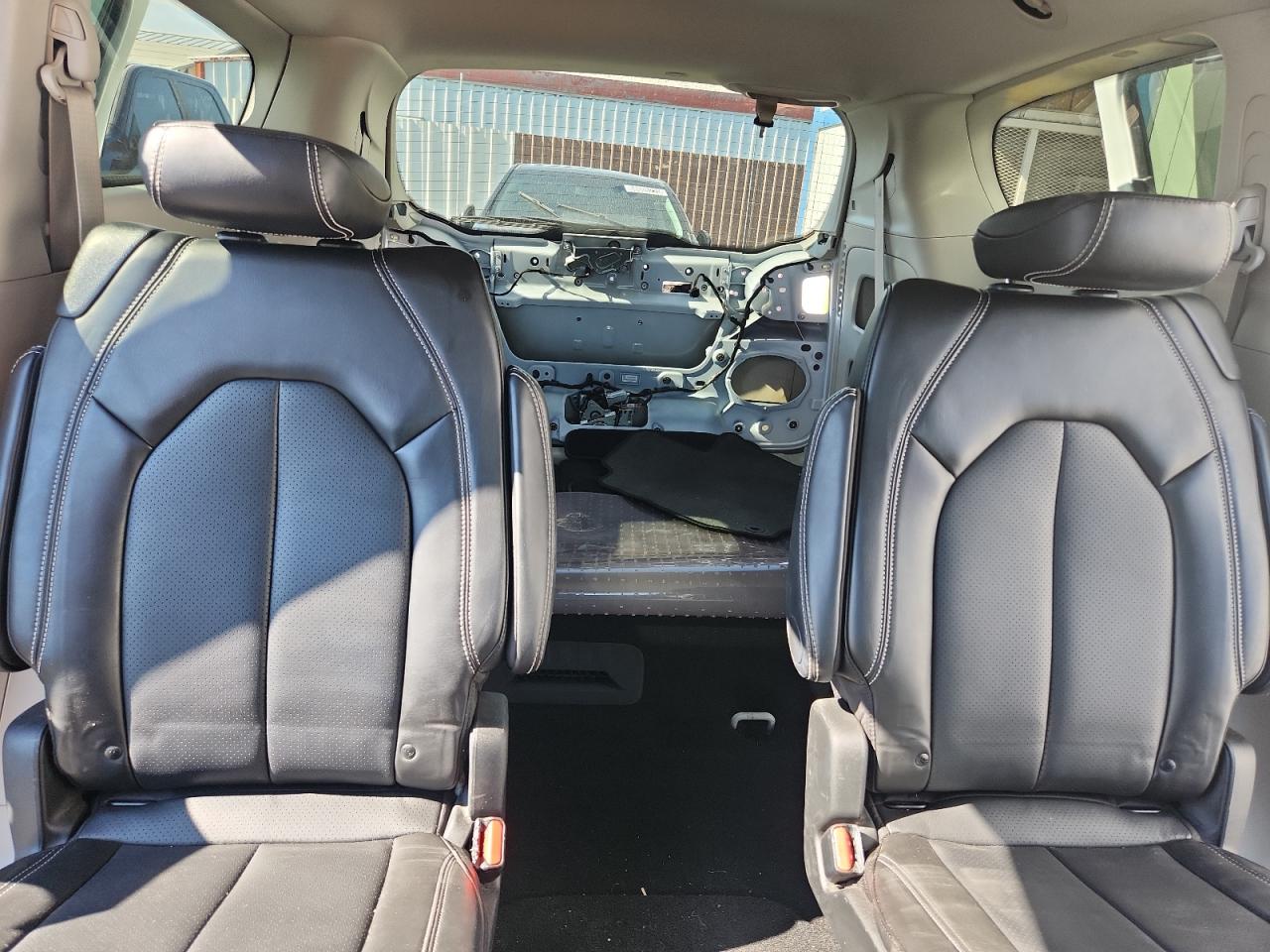 2024 Chrysler Pacifica Touring L White vin: 2C4RC1BG0RR158632