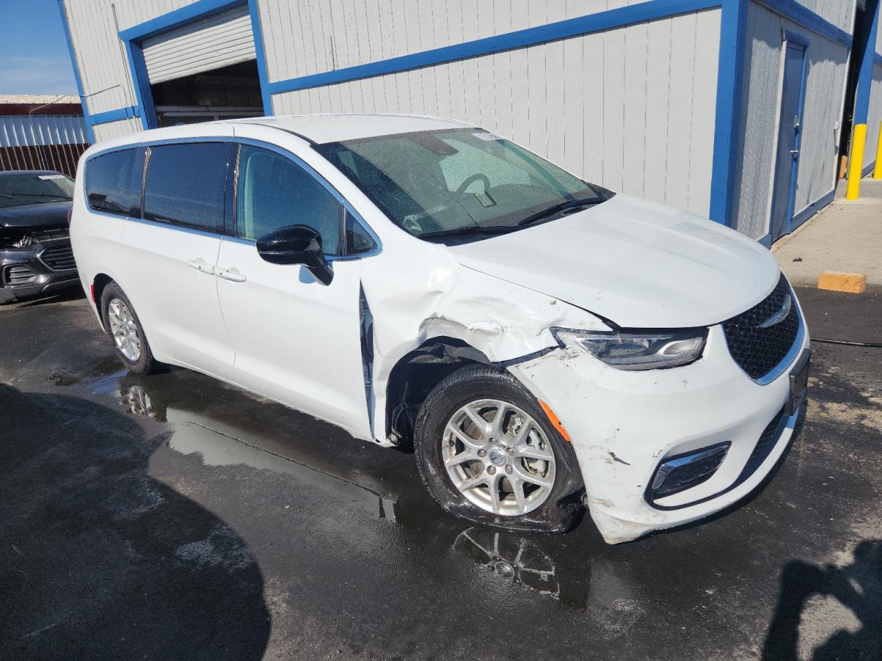 2024 Chrysler Pacifica Touring L White vin: 2C4RC1BG0RR158632 Damage: Right Head Lamp, Broken, Replacement Required