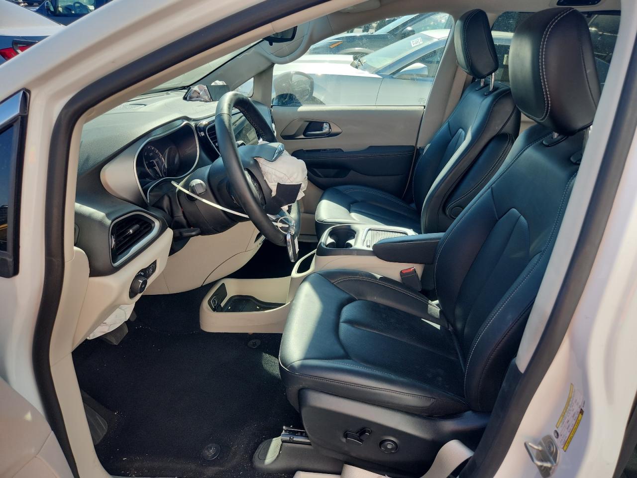 2024 Chrysler Pacifica Touring L White vin: 2C4RC1BG0RR158632 Damage: Airbag - Front Left, Deployed, Replacement Required
