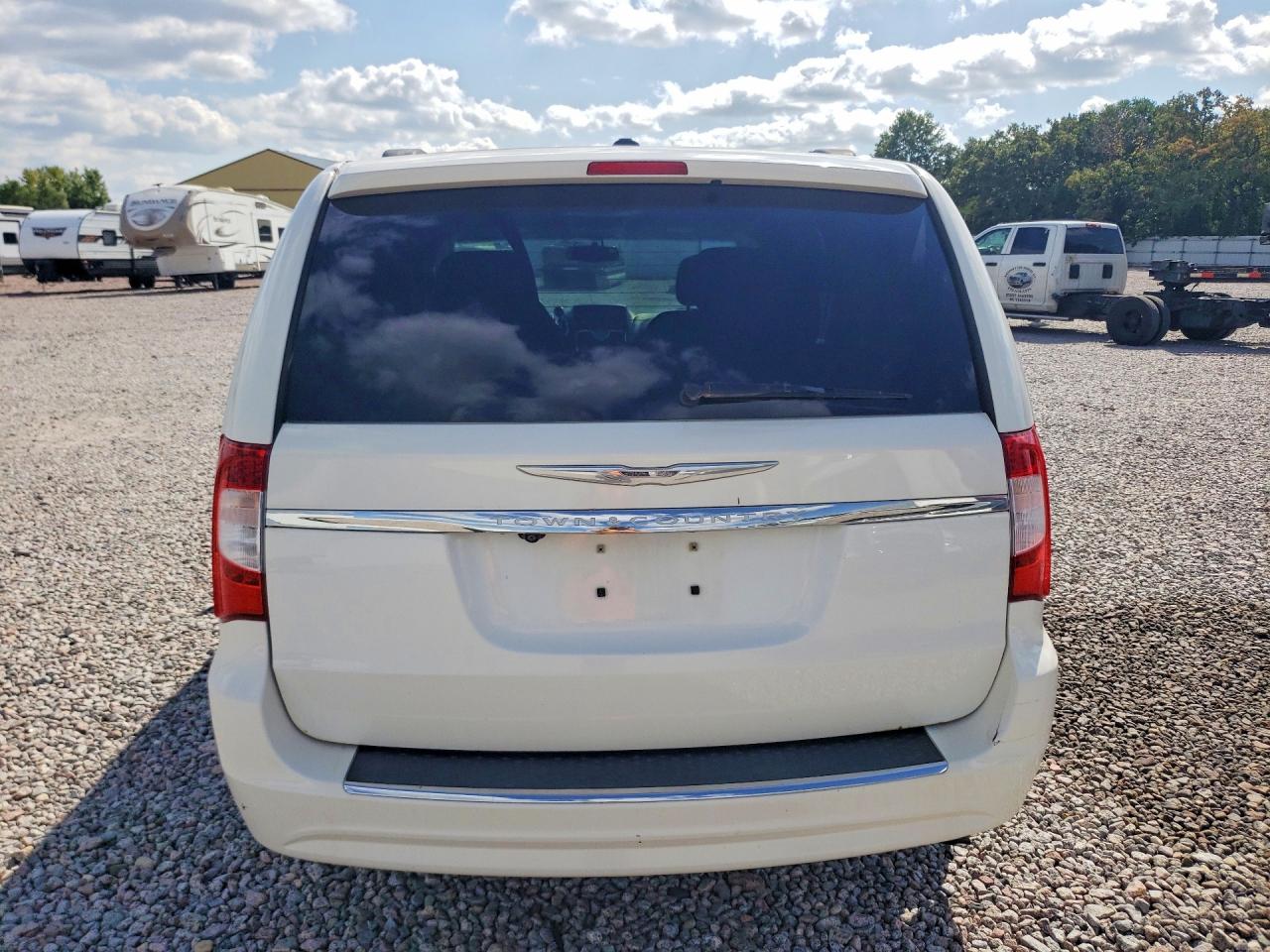 2012 Chrysler Town & Country Touring White vin: 2C4RC1BG1CR169873