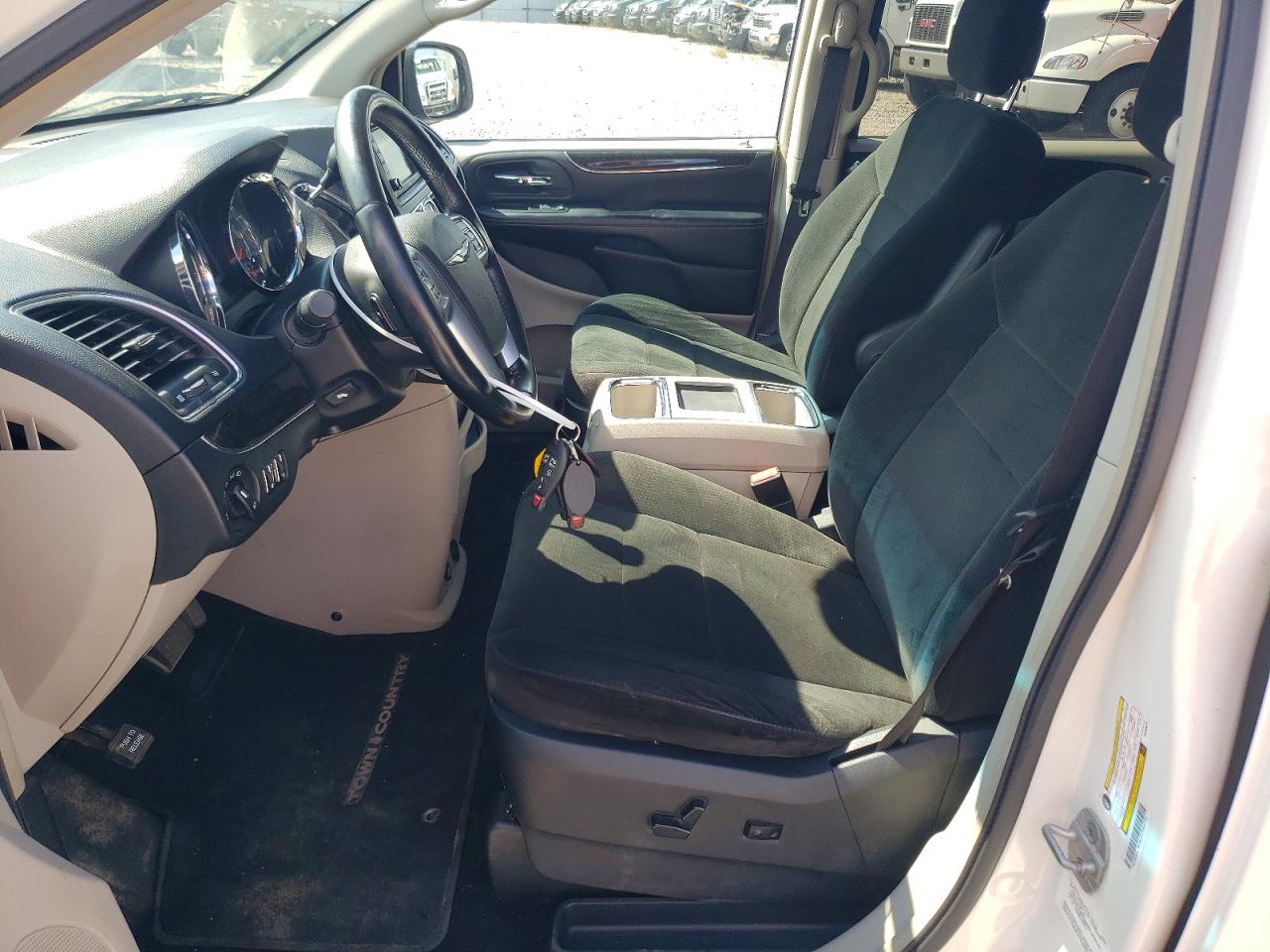 2012 Chrysler Town & Country Touring White vin: 2C4RC1BG1CR169873