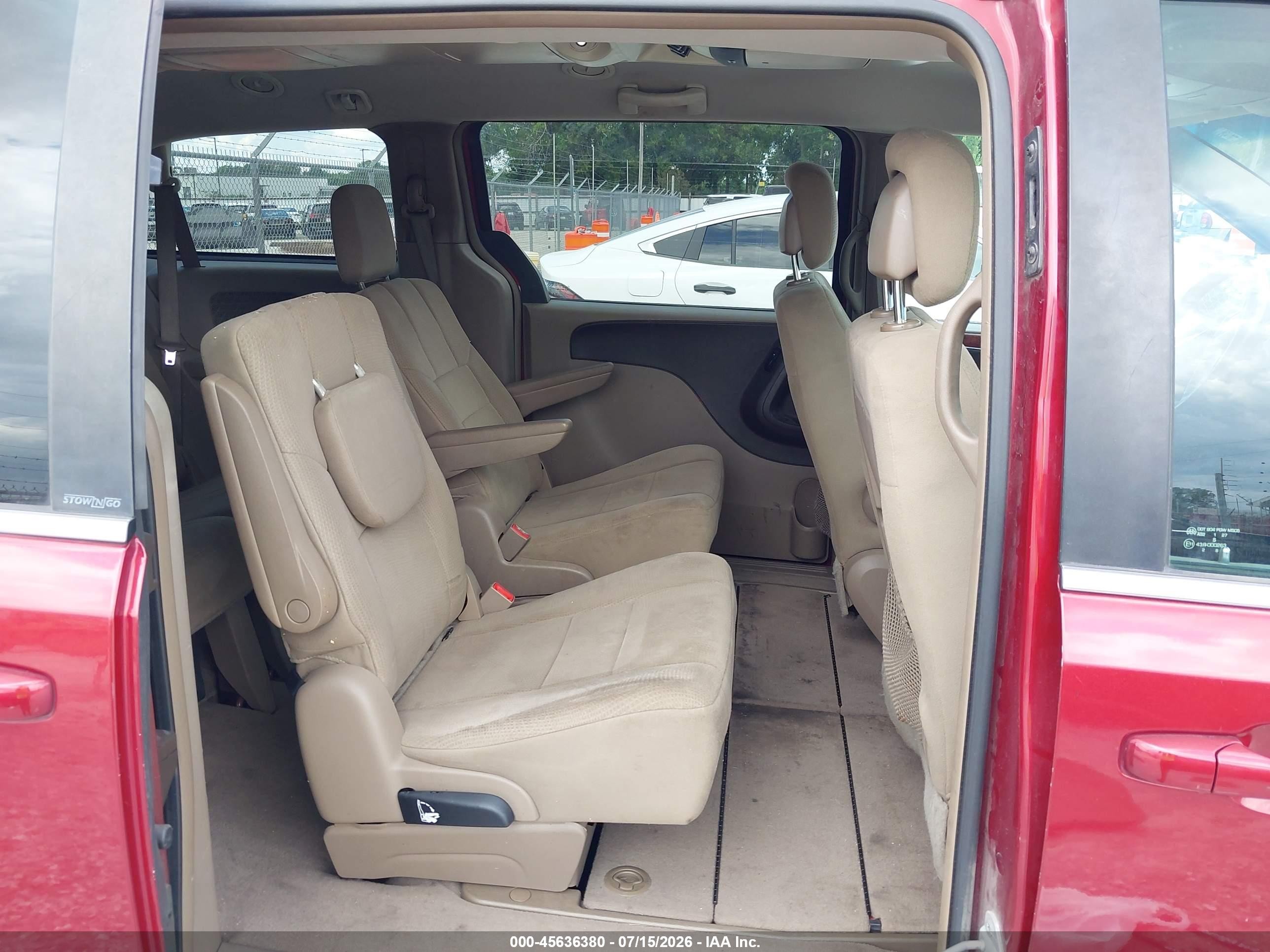 2012 Chrysler Town & Country Touring Red vin: 2C4RC1BG1CR175284