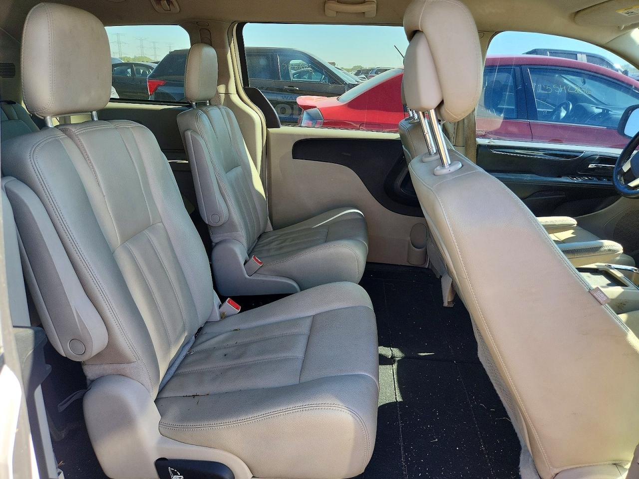 2013 Chrysler Town & Country Touring White vin: 2C4RC1BG1DR529404