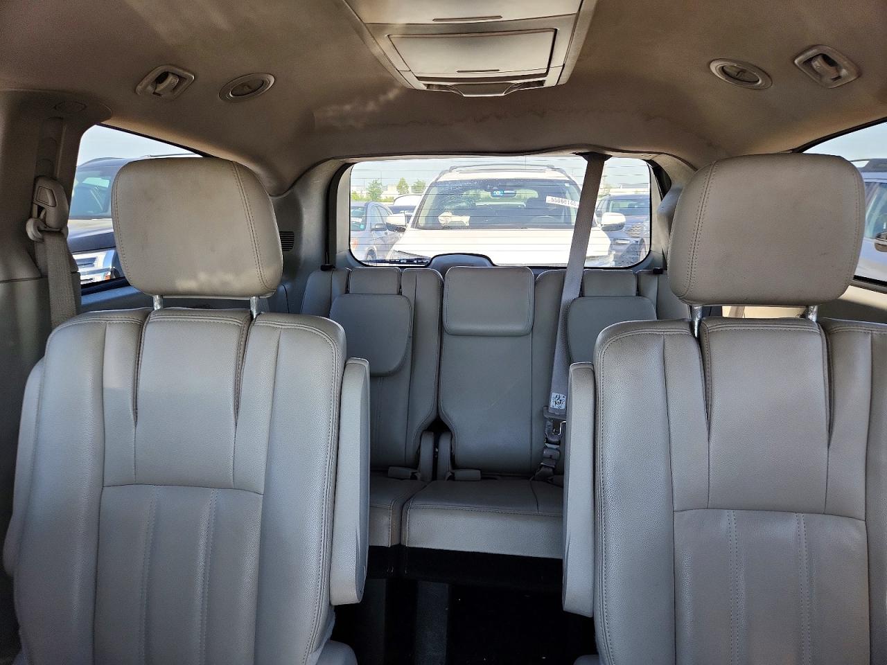 2013 Chrysler Town & Country Touring White vin: 2C4RC1BG1DR529404