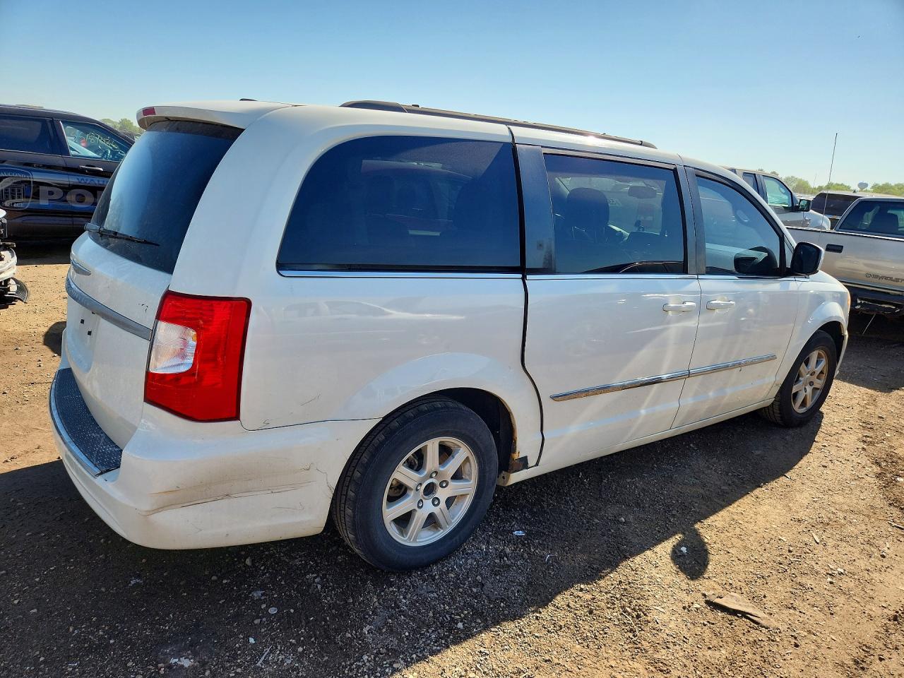 2013 Chrysler Town & Country Touring White vin: 2C4RC1BG1DR529404